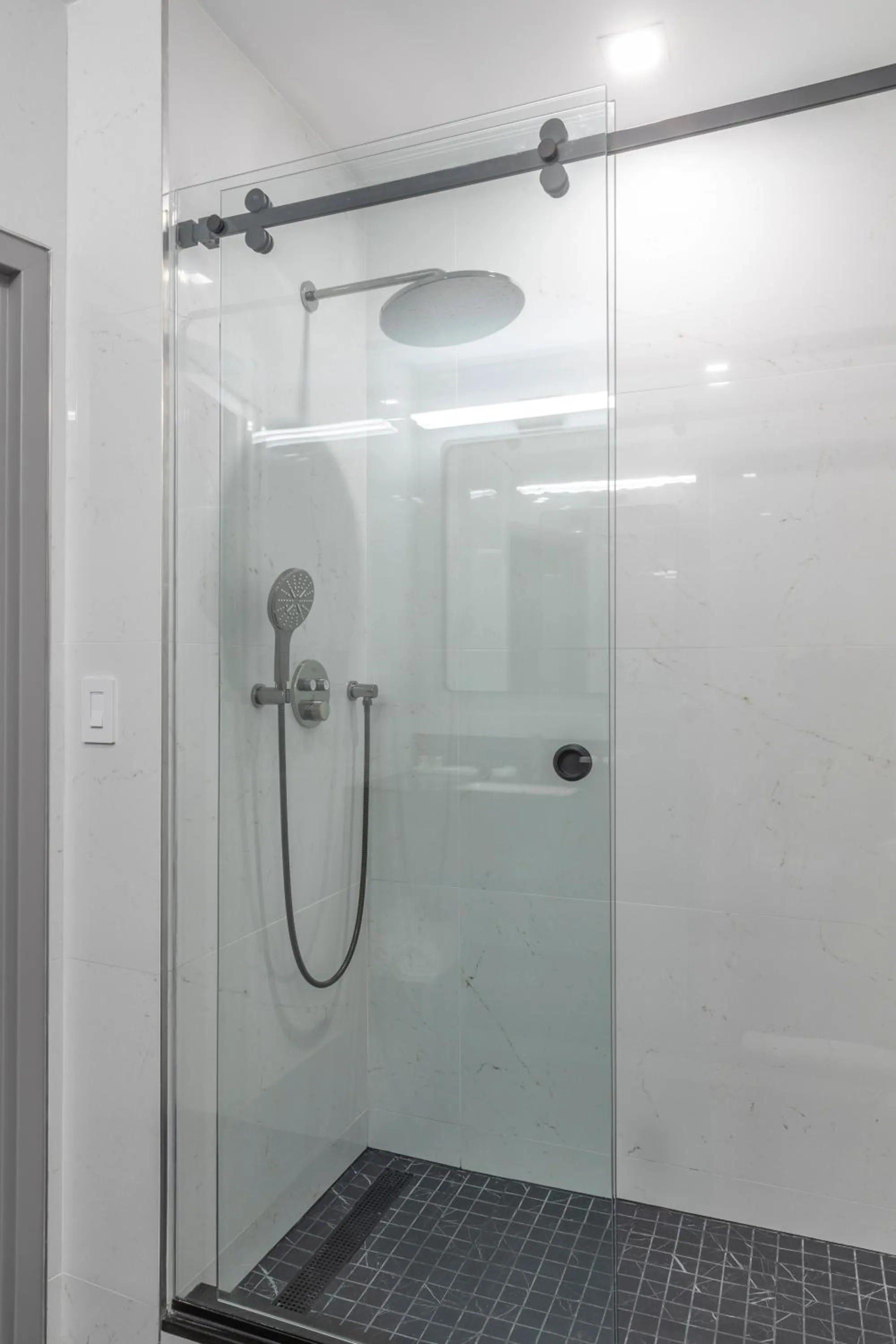 Bathroom in Broadway Plaza Hotel