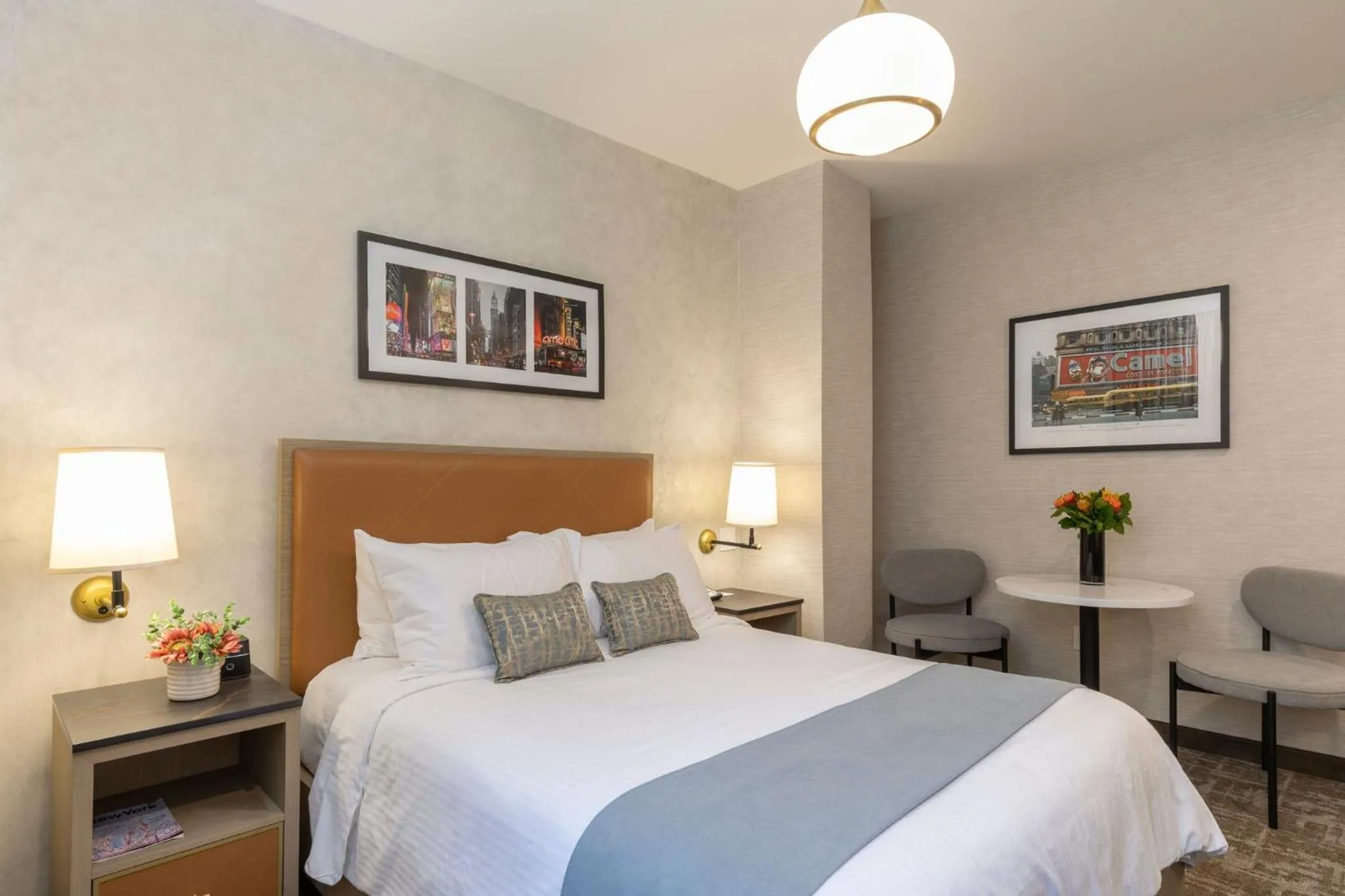 Bedroom, Bed in Broadway Plaza Hotel