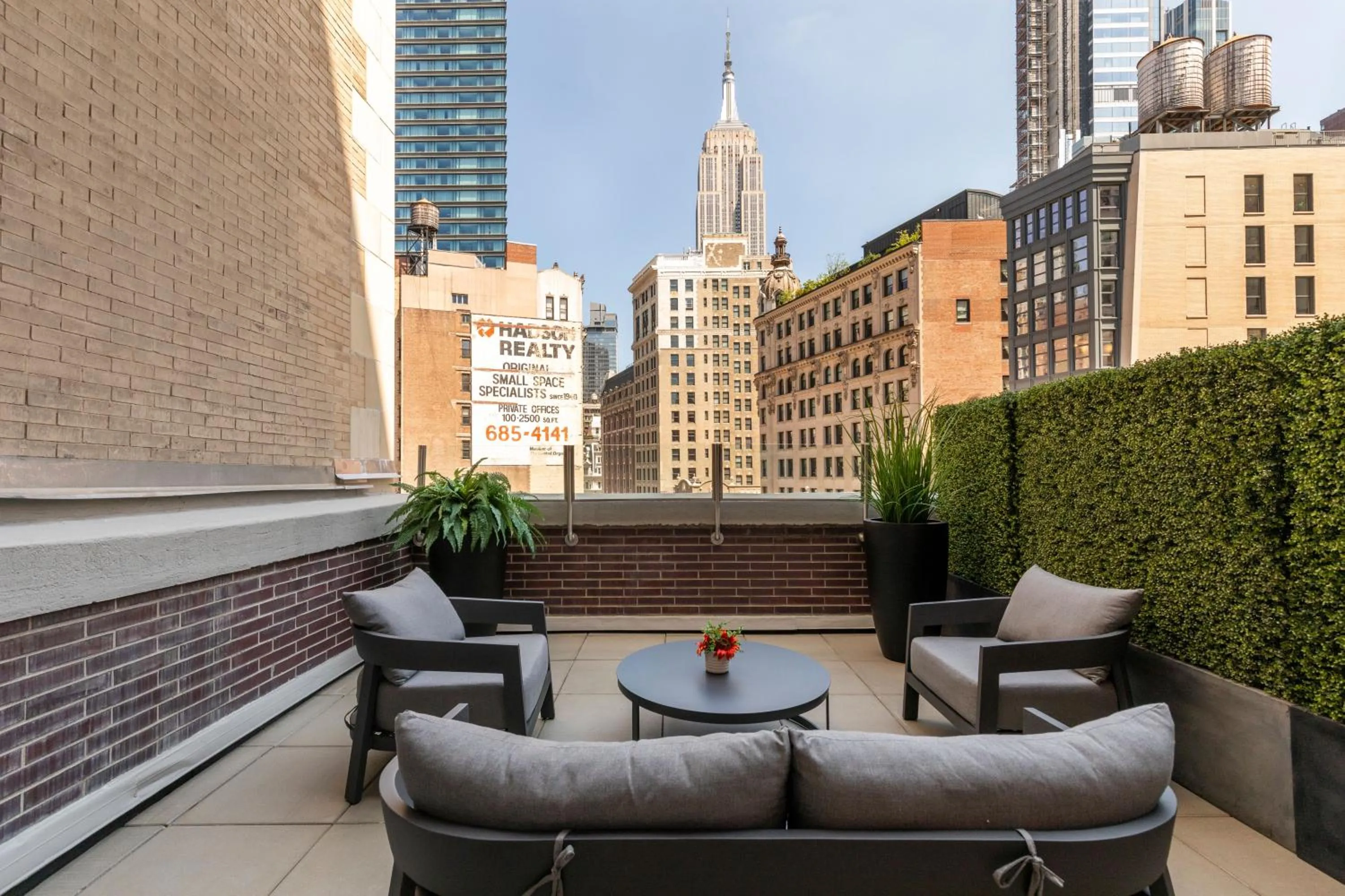 Balcony/Terrace in Broadway Plaza Hotel