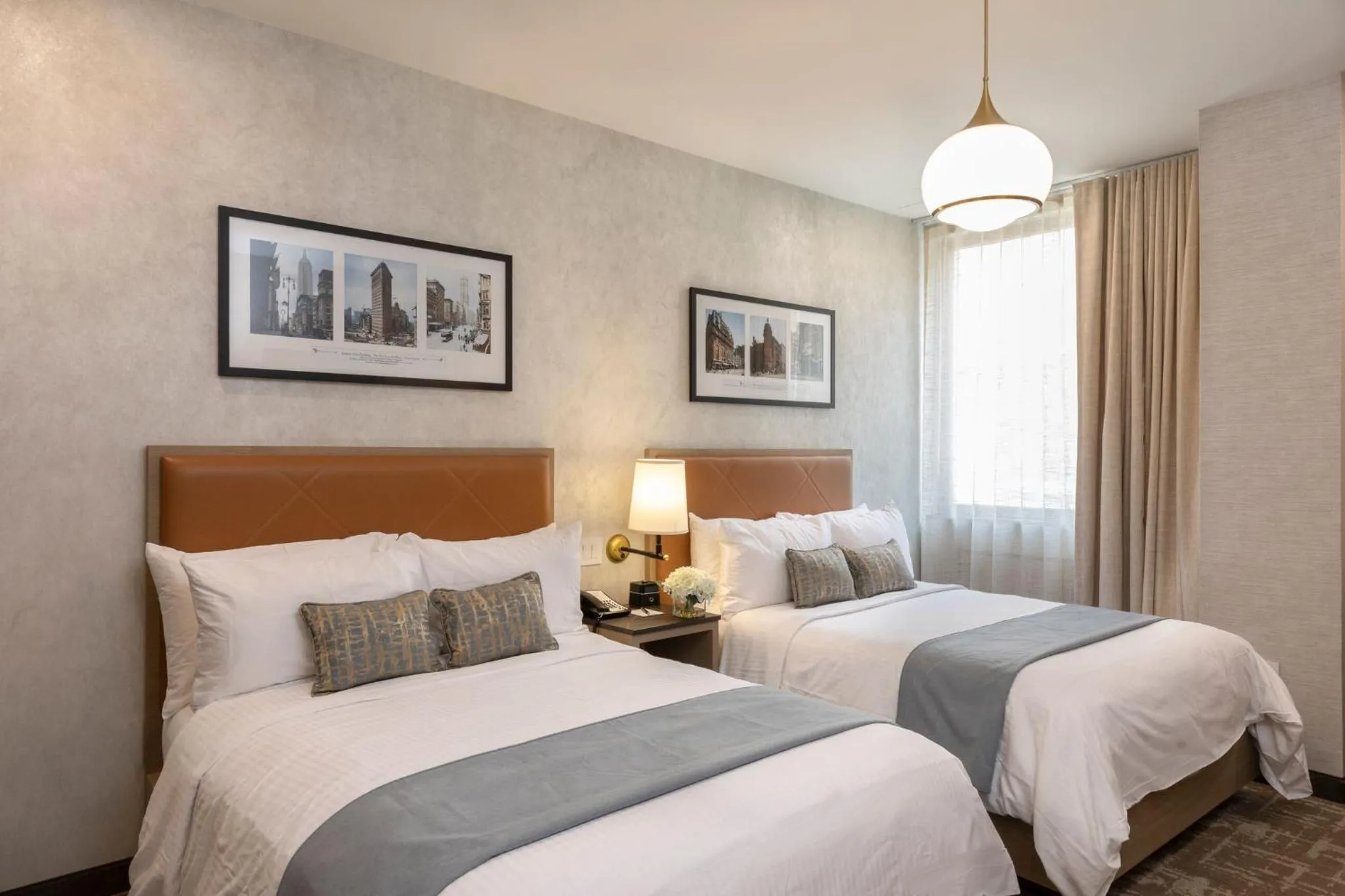 Bedroom, Bed in Broadway Plaza Hotel