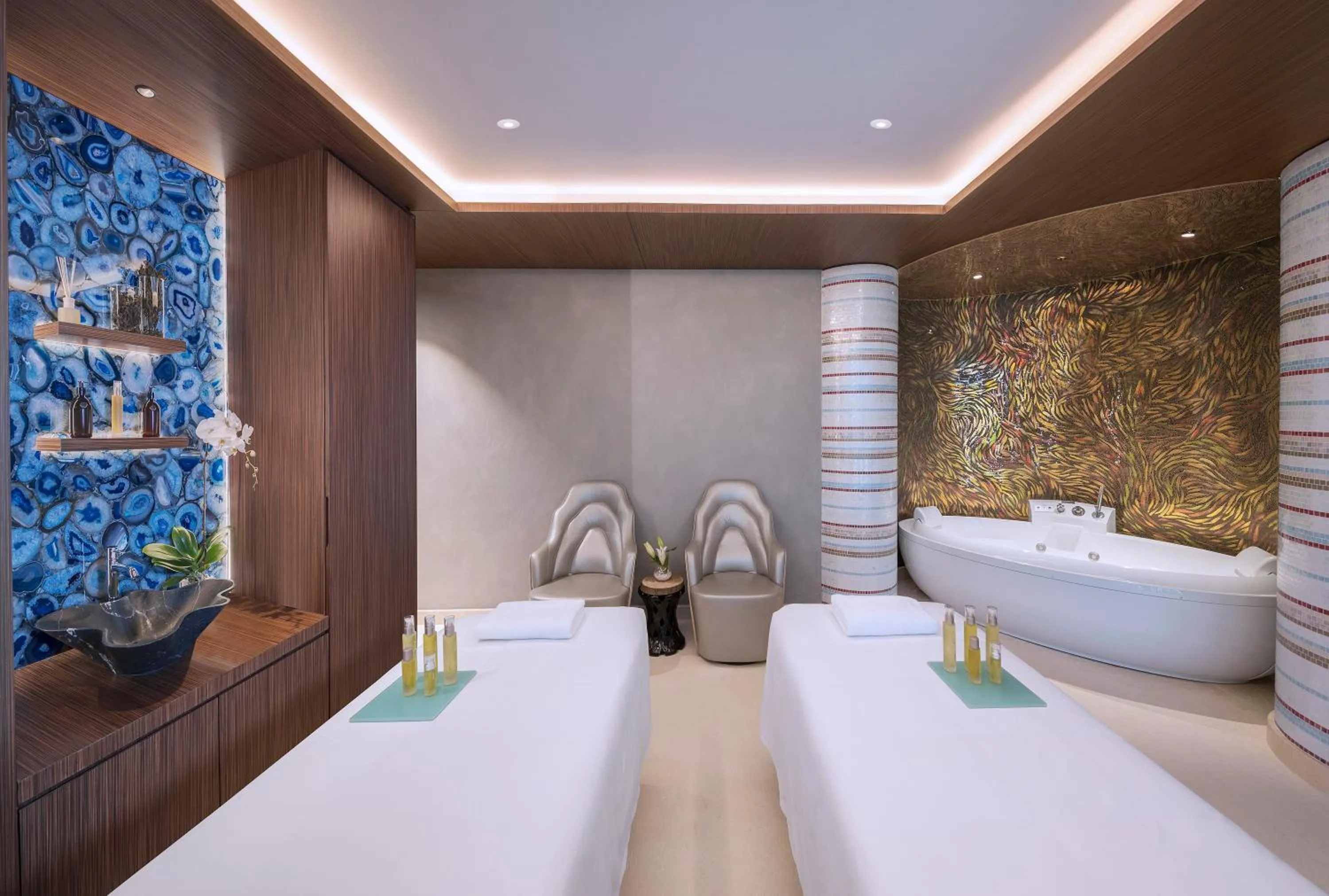 Spa and wellness centre/facilities, Bed in Andaz Family Suites by Hyatt- Palm Jumeirah