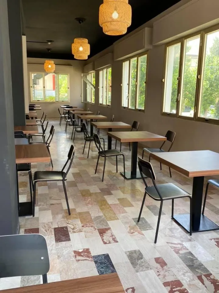 Restaurant/places to eat in Hotel Rex