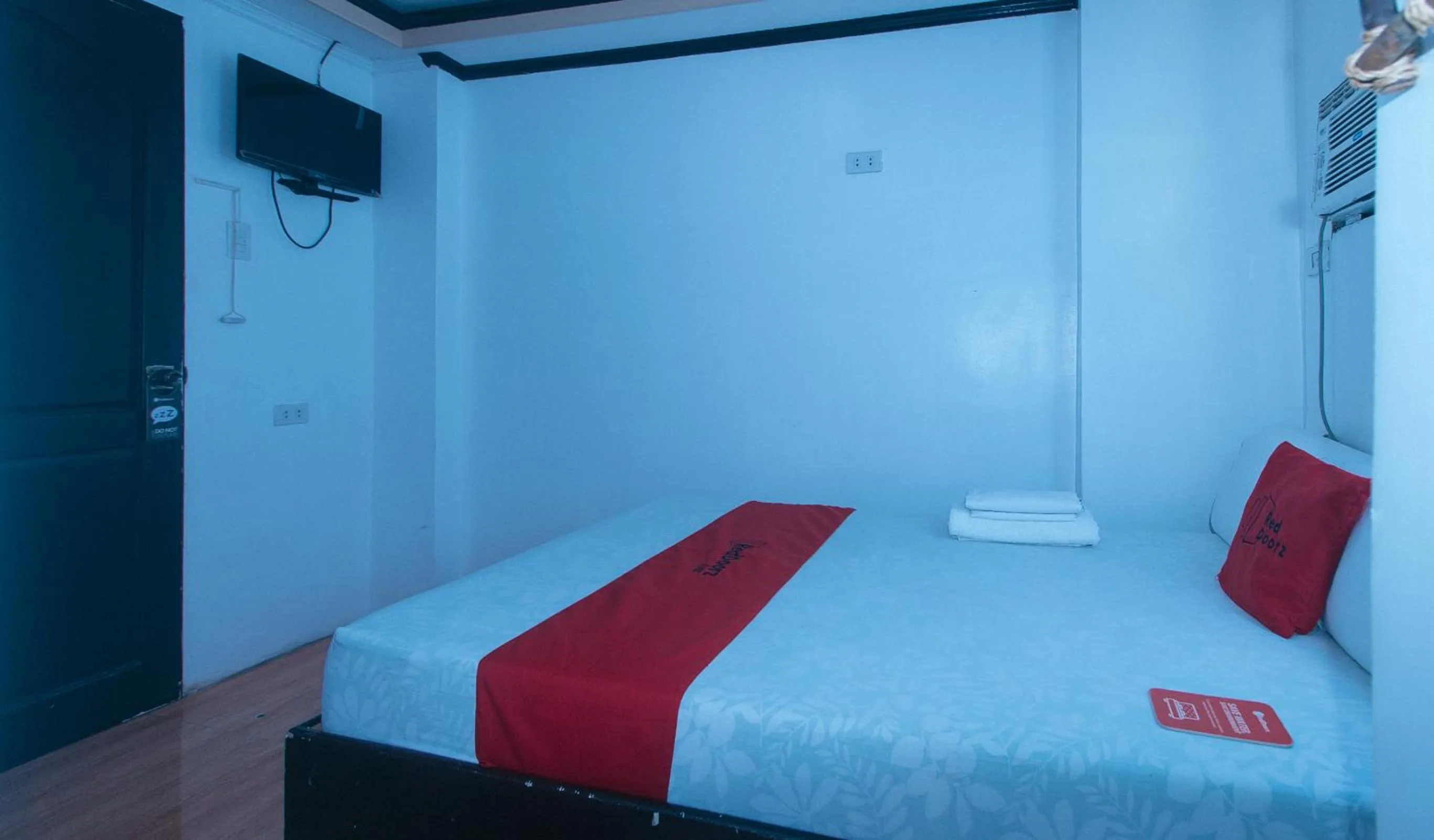 TV and multimedia, Bed in RedDoorz at Minas Place 1 Tacloban