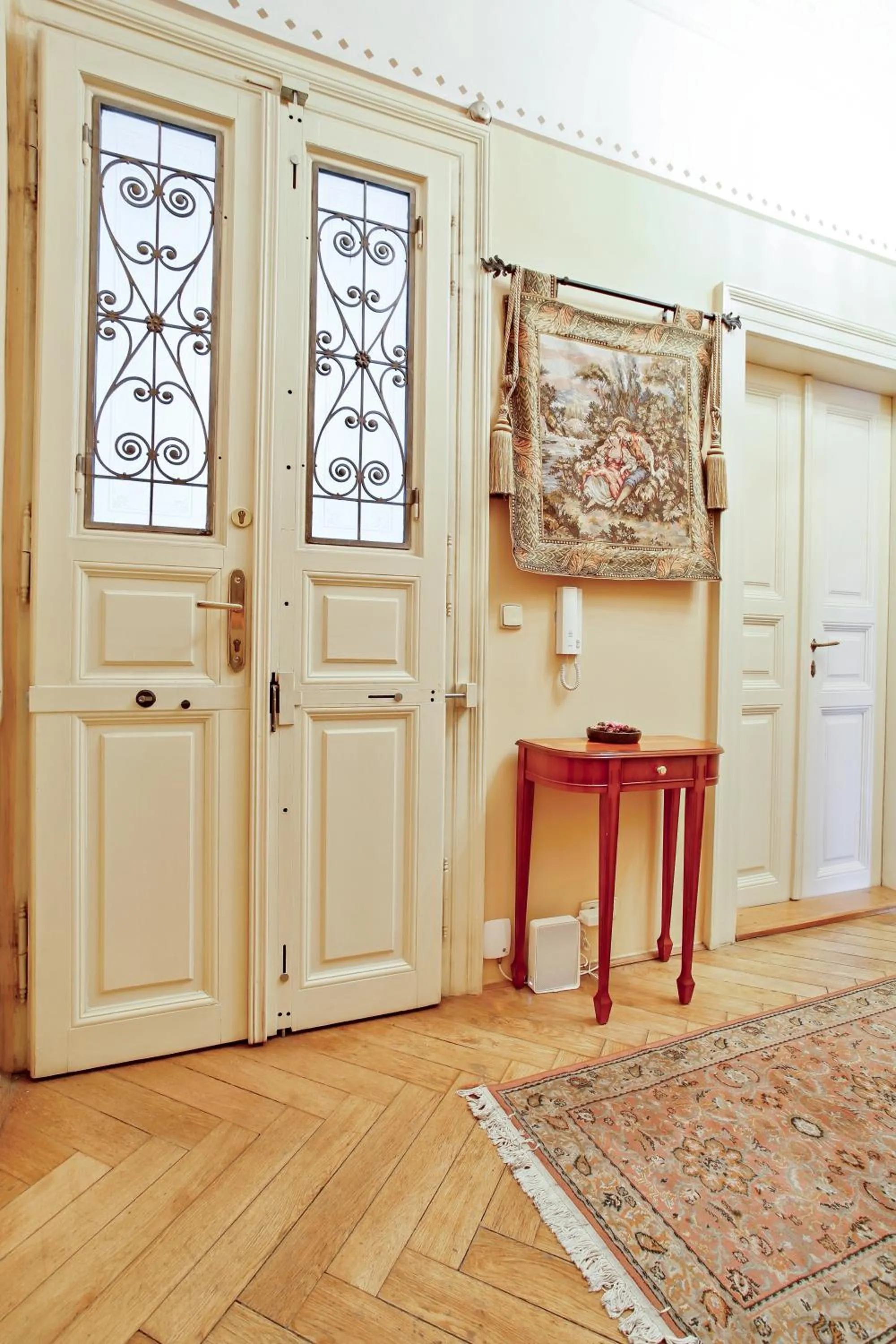 Facade/entrance in Open Gate