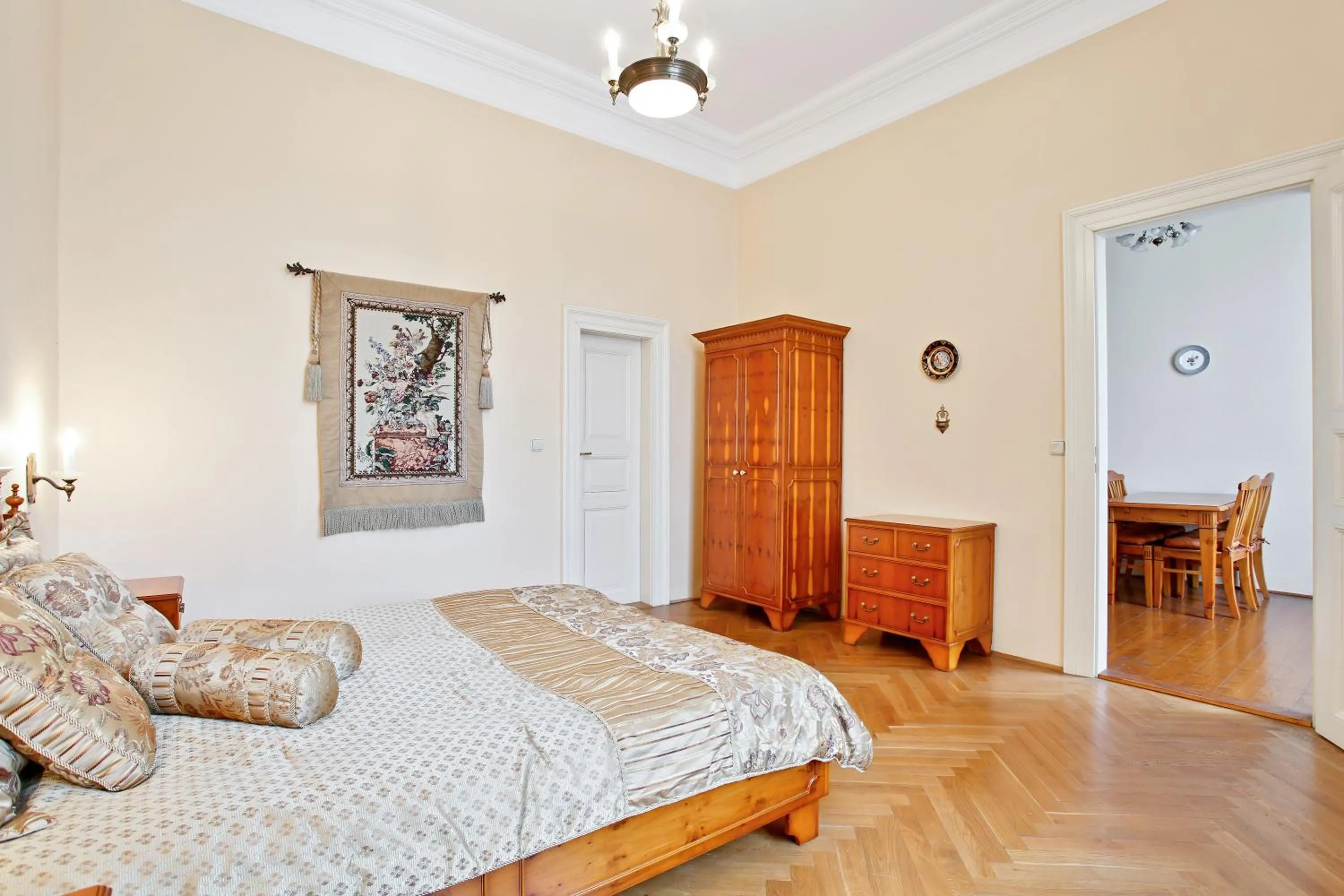 wardrobe, Bed in Open Gate