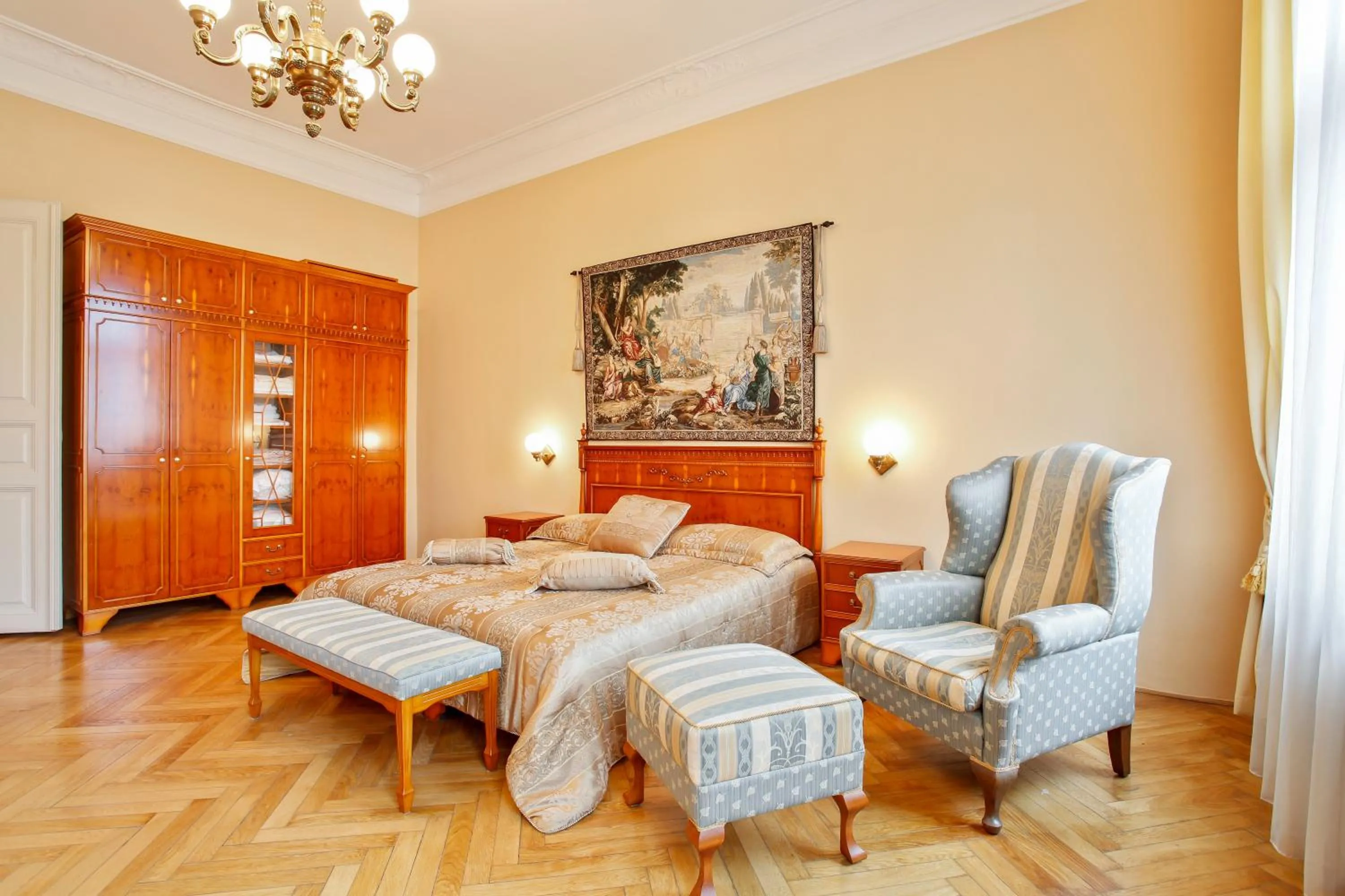 Bedroom, Bed in Open Gate