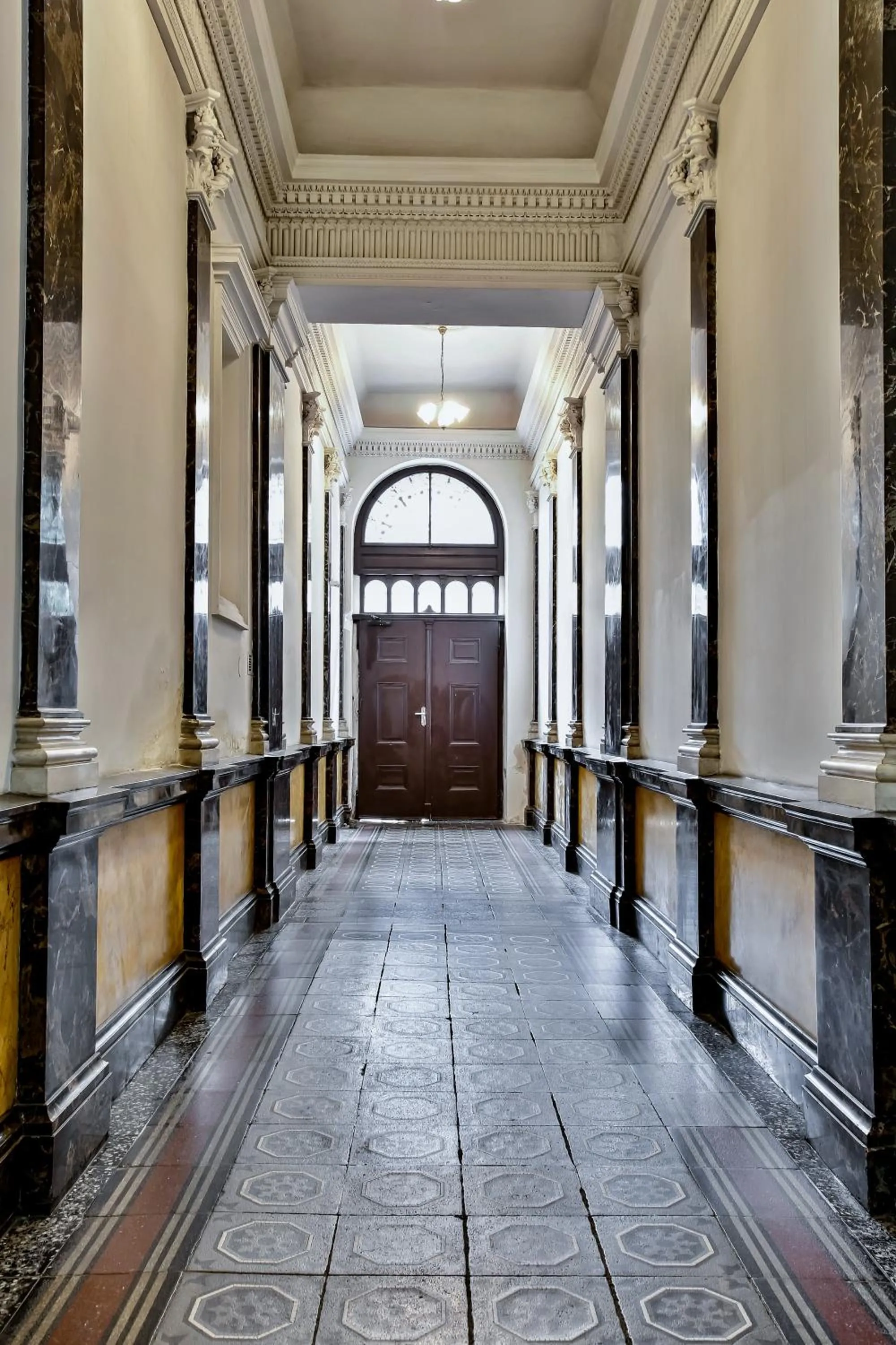 Facade/entrance in Open Gate