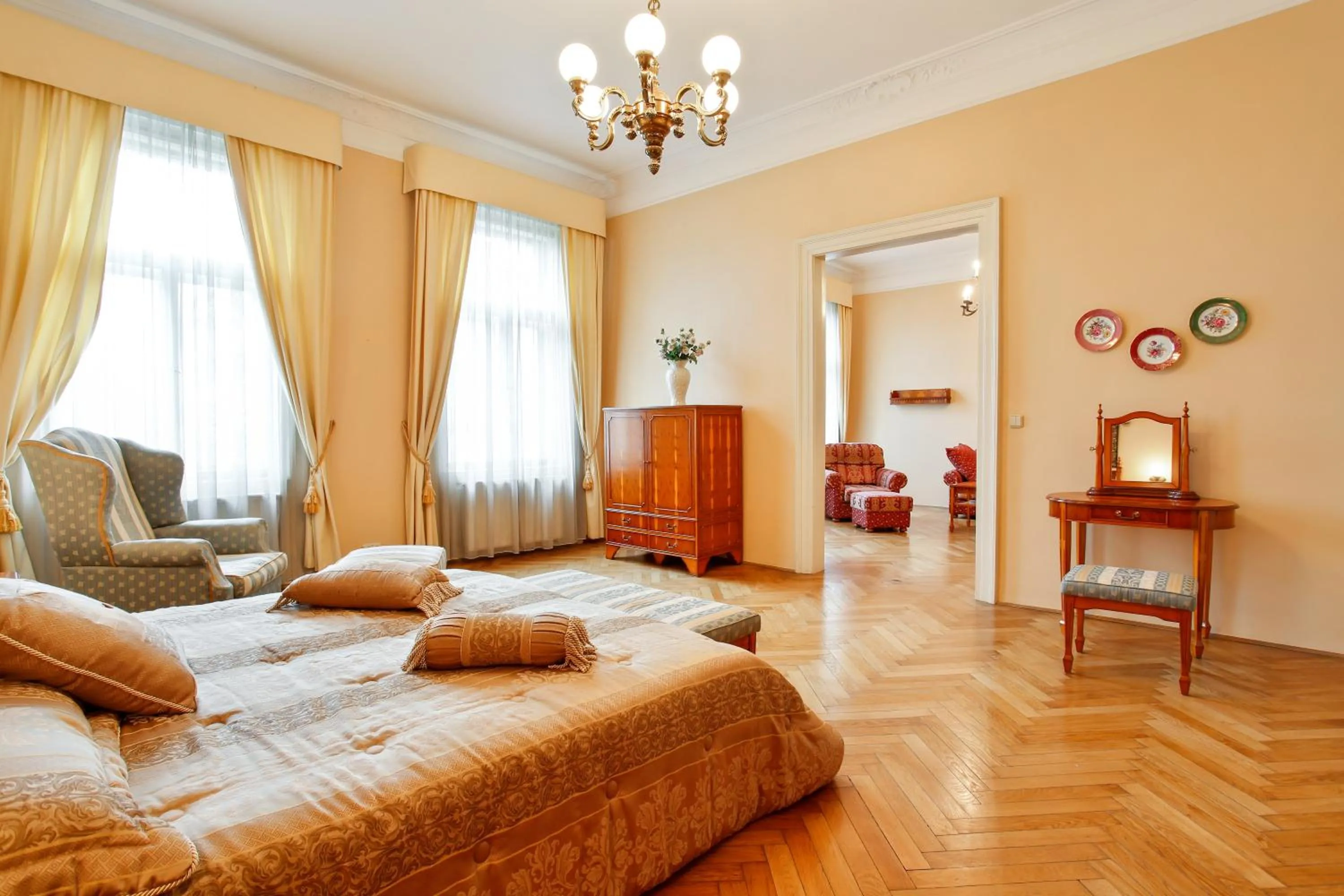 Photo of the whole room, Bed in Open Gate