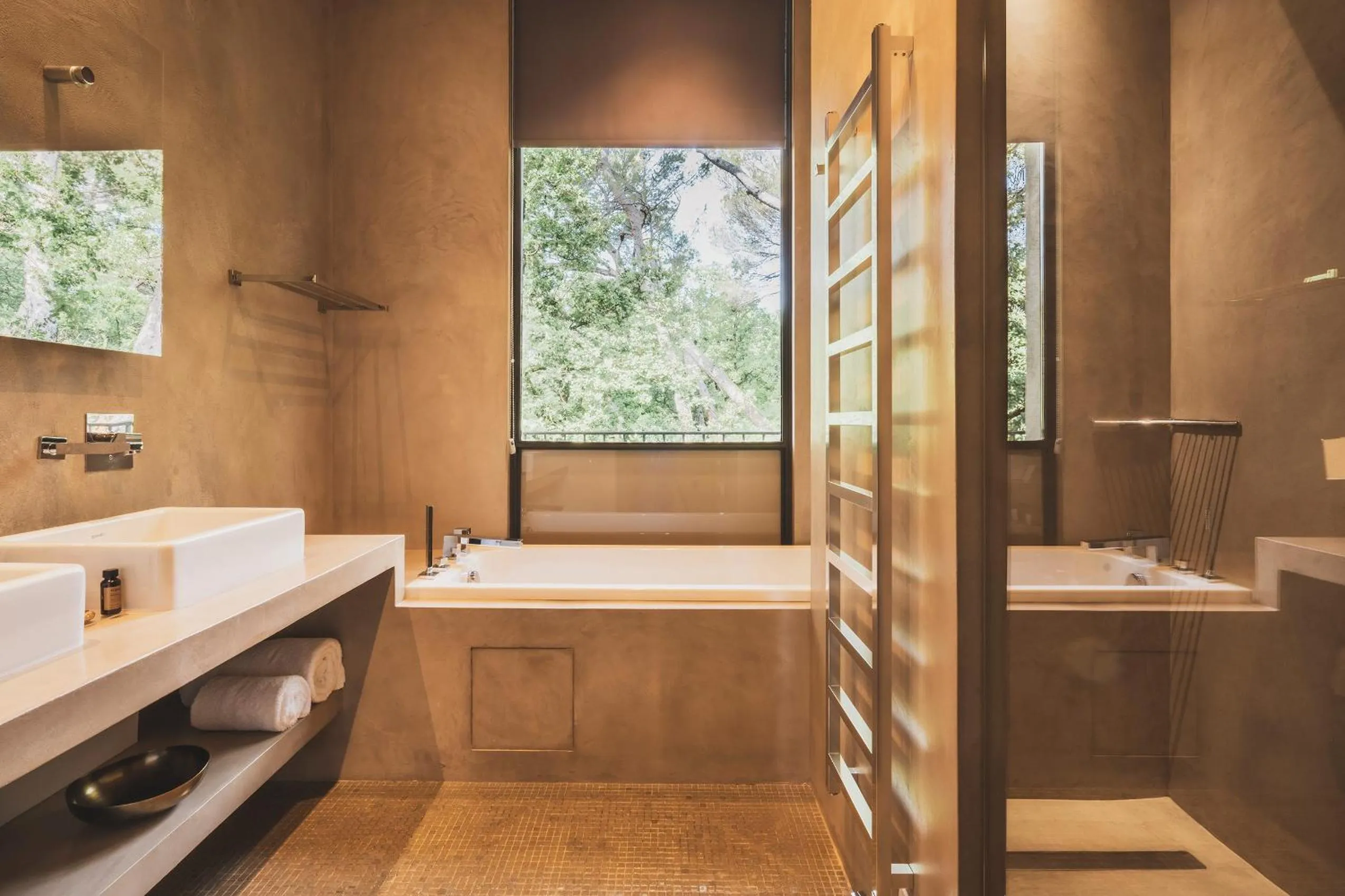 Shower in Les Lodges Sainte-Victoire Hotel & Spa