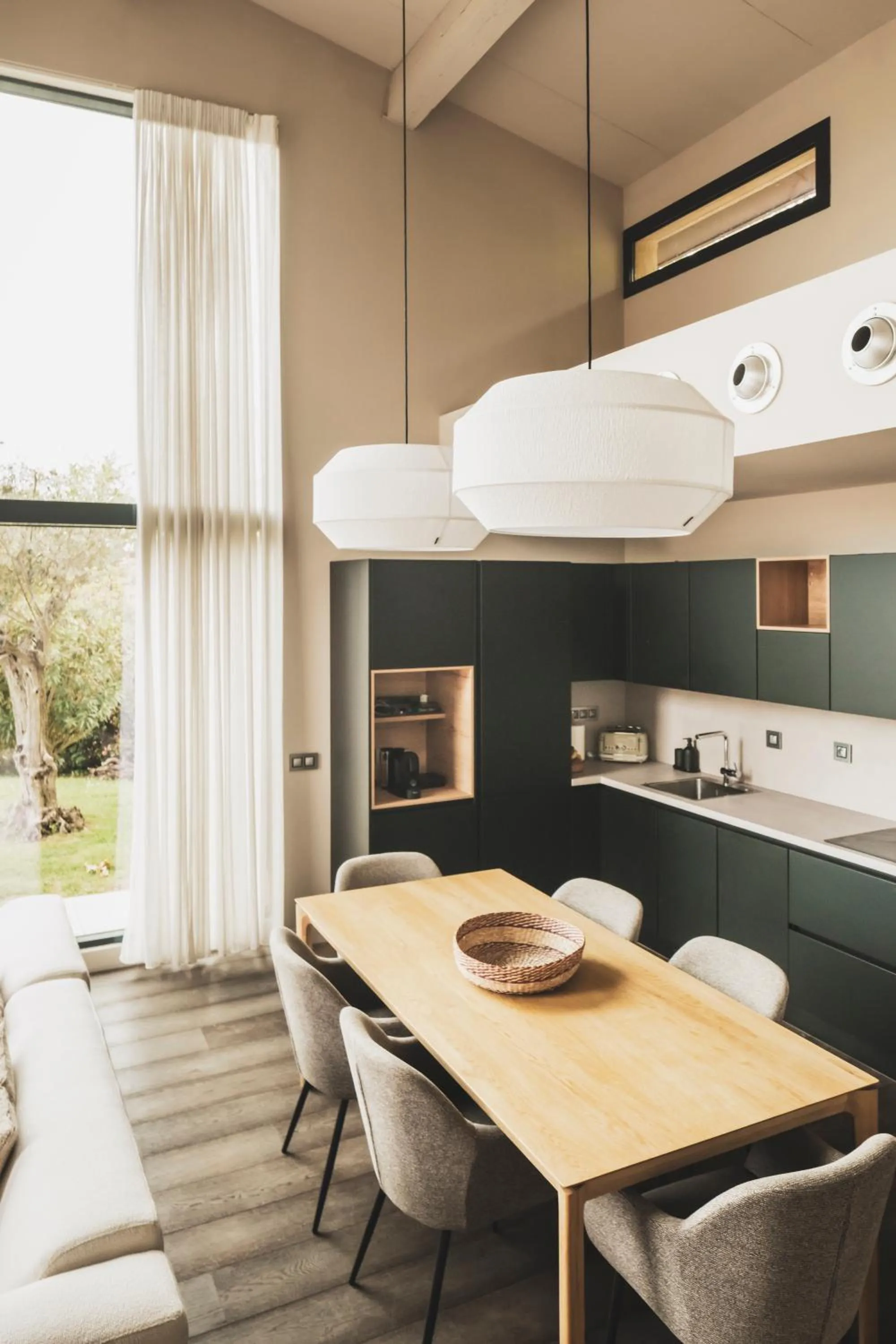 Dining area in Les Lodges Sainte-Victoire Hotel & Spa