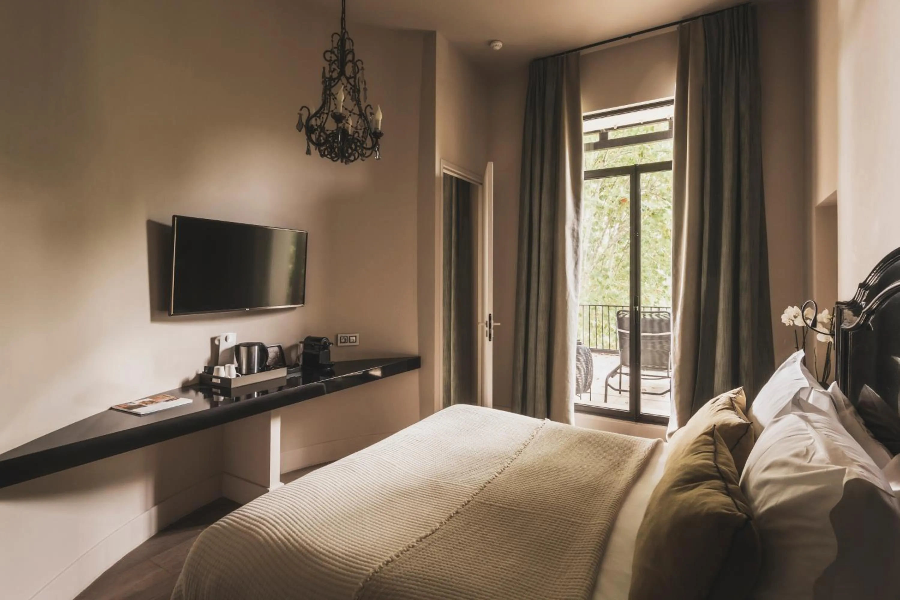 Bed in Les Lodges Sainte-Victoire Hotel & Spa