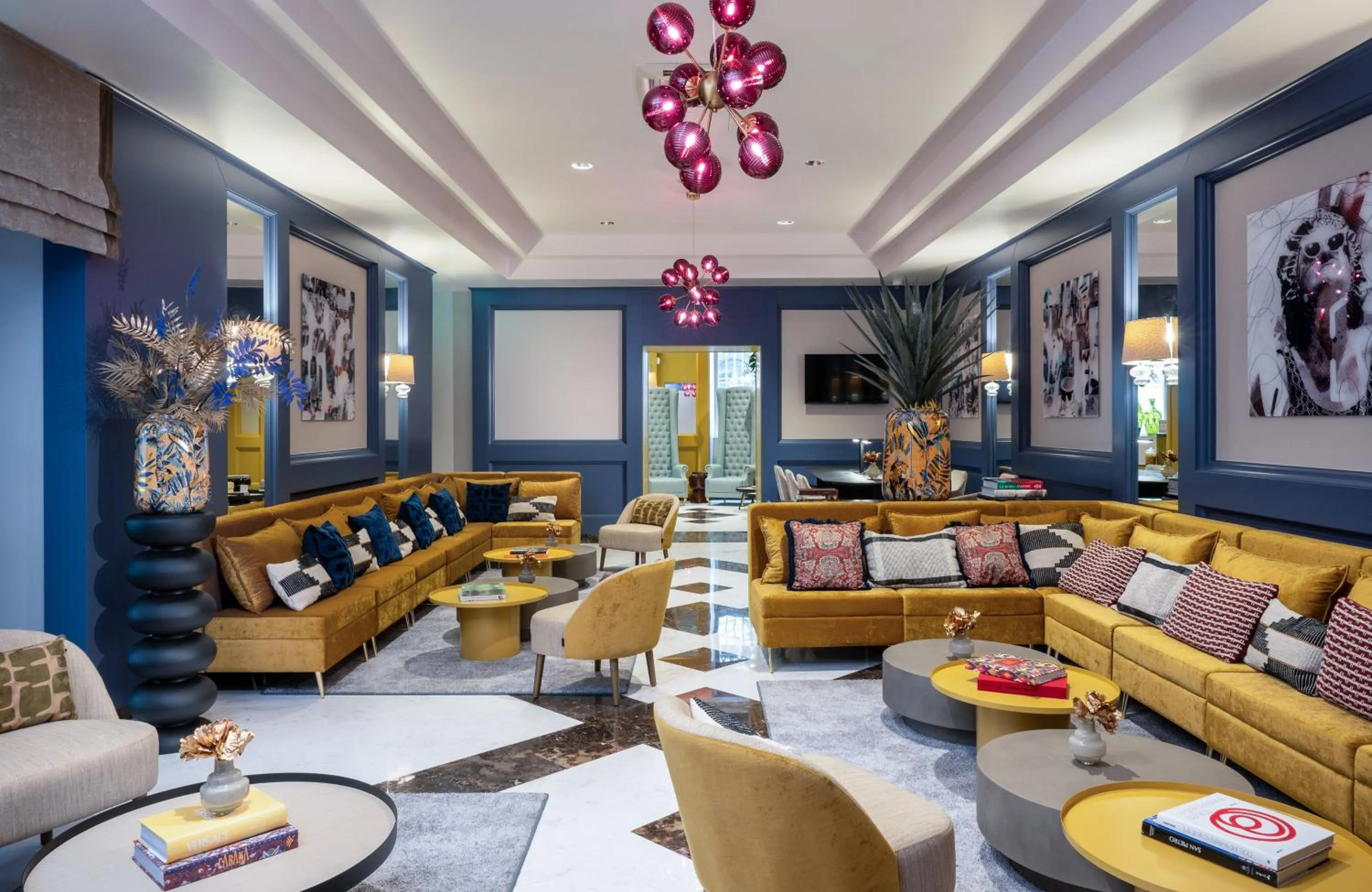 Lounge or bar in Leonardo Boutique Hotel Rome Monti