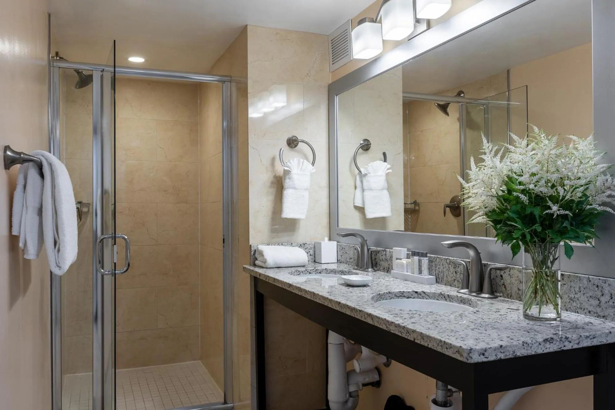 Shower in The Georgetown Inn