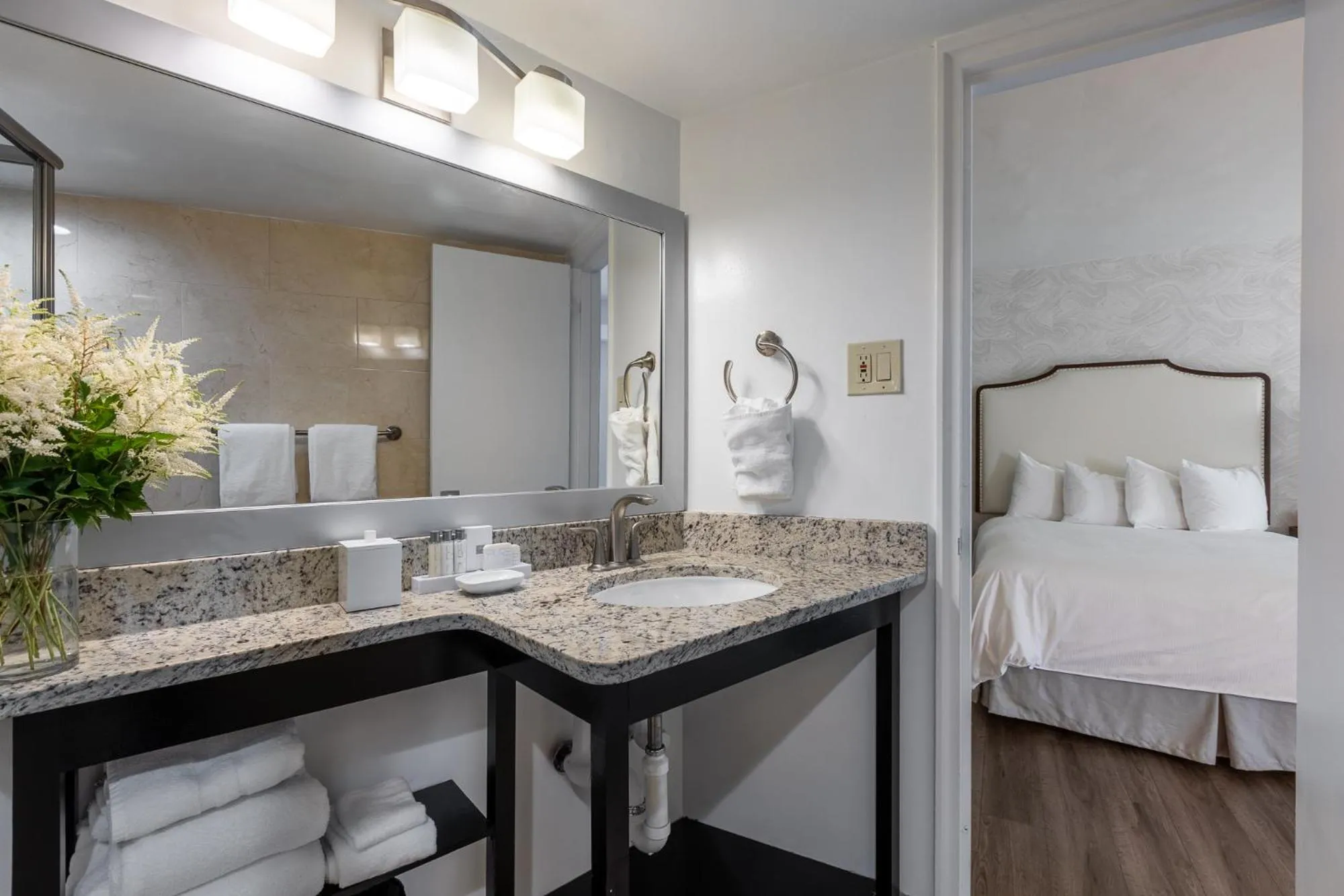 Bed in The Georgetown Inn