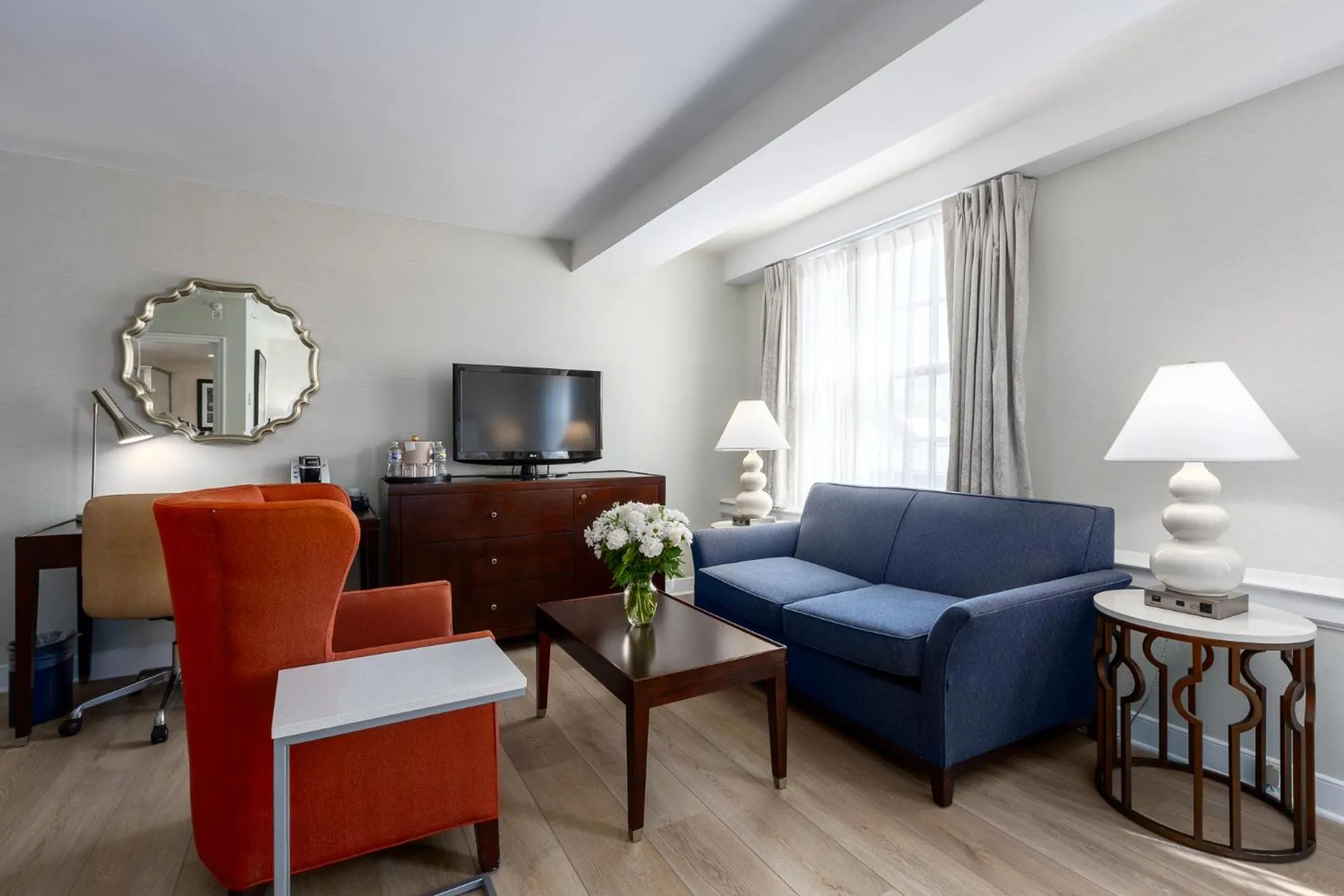 Living room in The Georgetown Inn