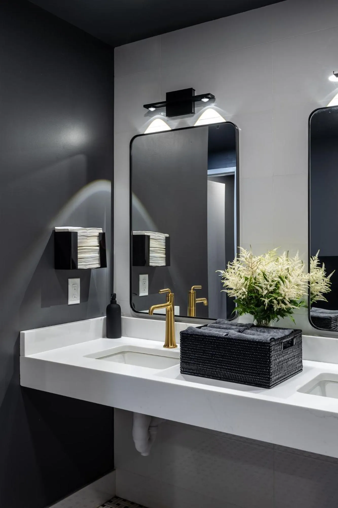 Bathroom in The Georgetown Inn