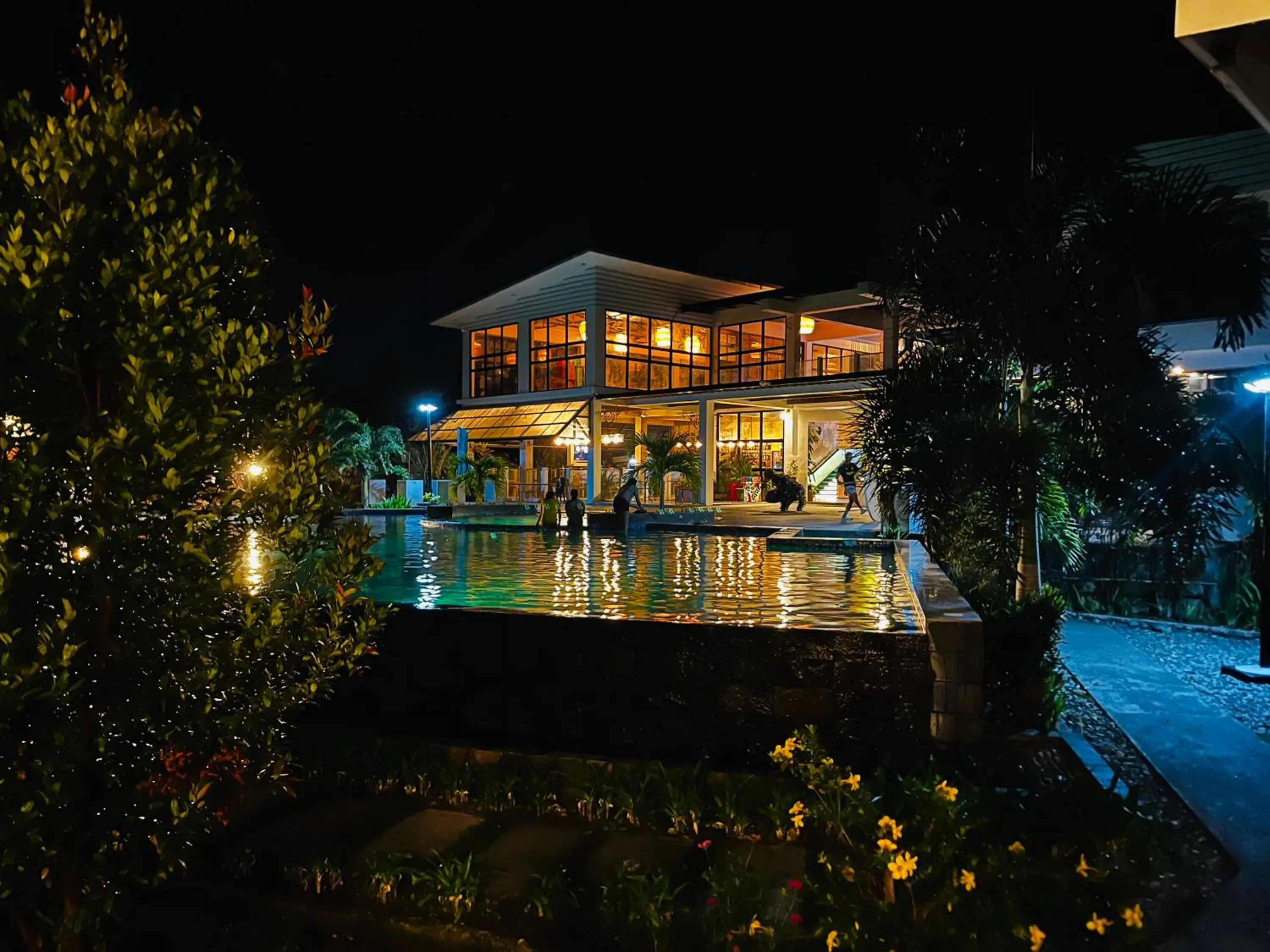 Vistapaloma beach resort