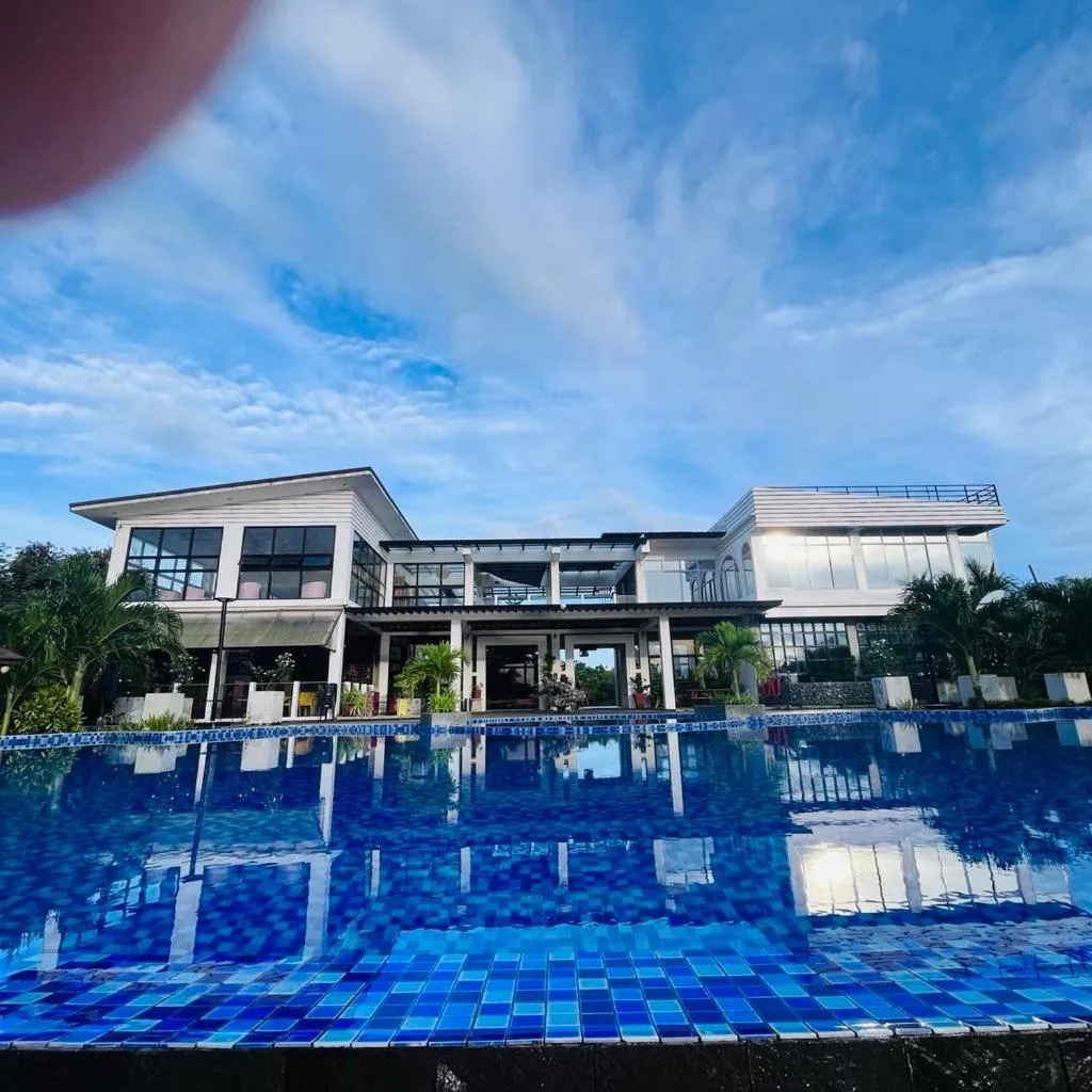 Vistapaloma beach resort