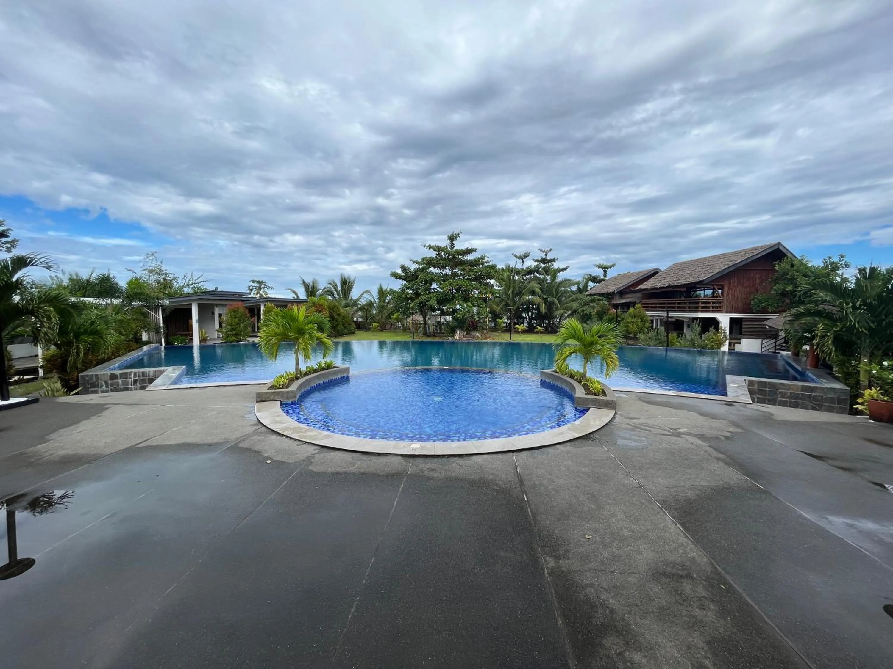 Vistapaloma beach resort