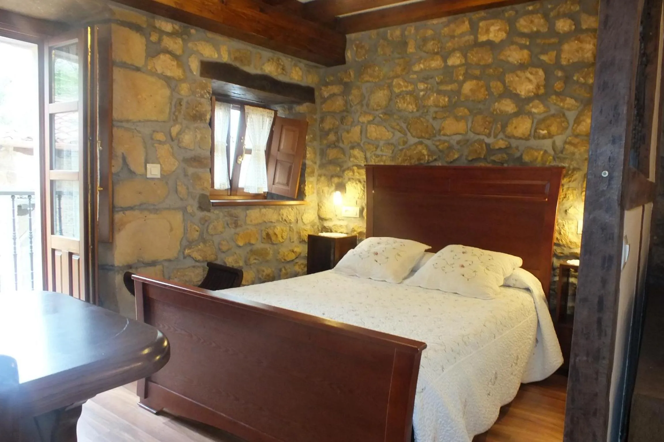 Photo of the whole room, Bed in Apartamentos Legado de Santillana