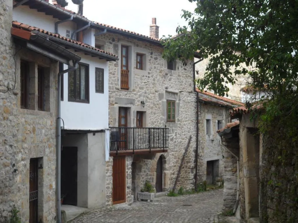 Facade/entrance in Apartamentos Legado de Santillana