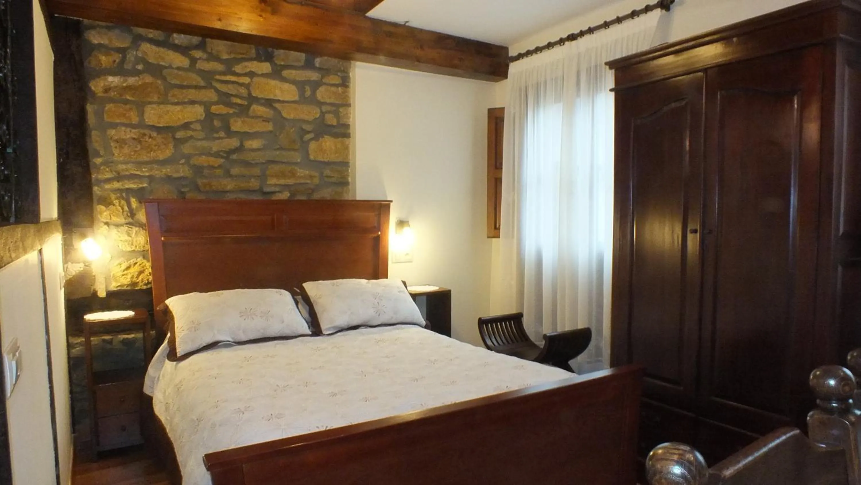 Day, Bed in Apartamentos Legado de Santillana