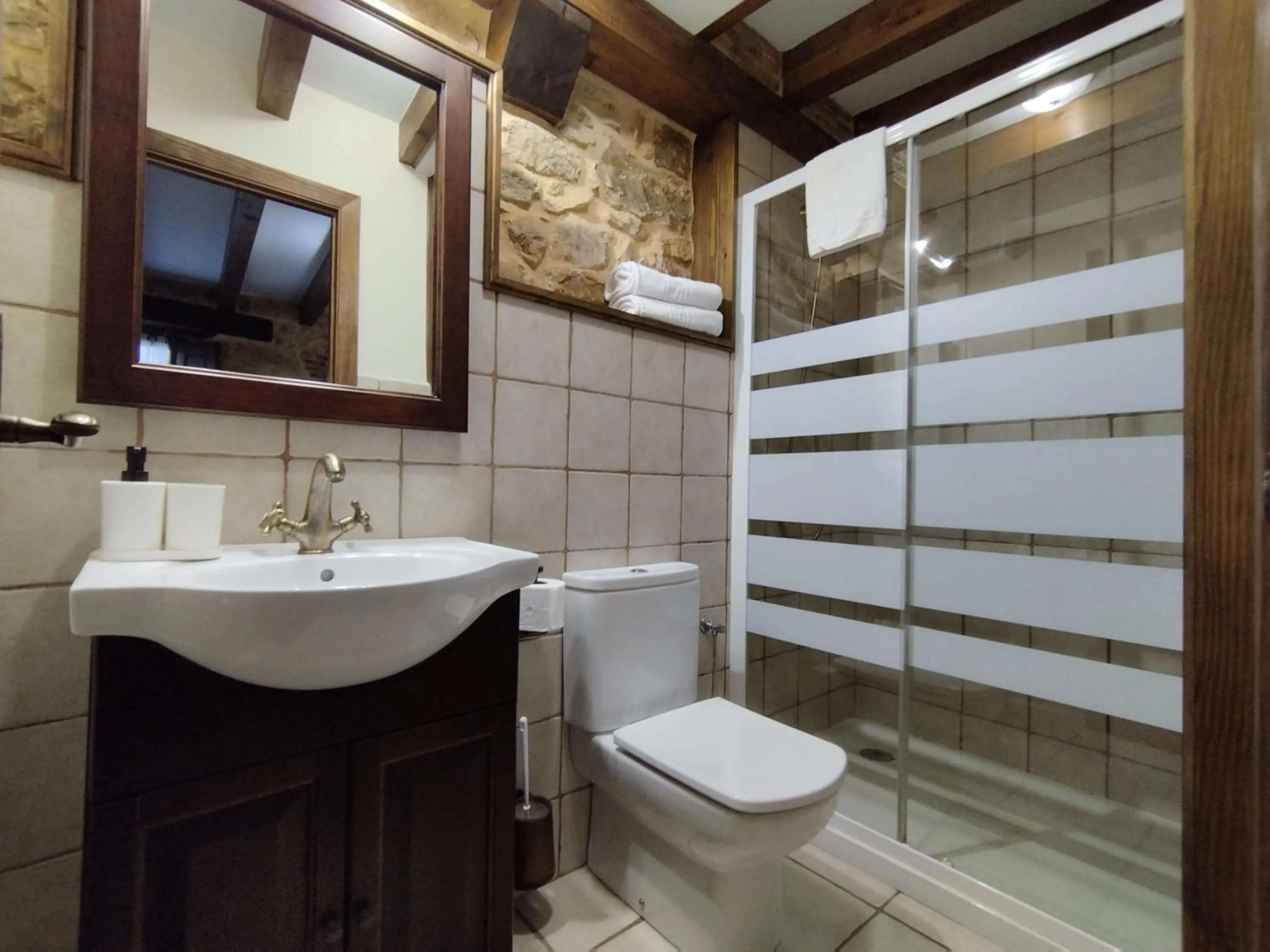 Bathroom in Apartamentos Legado de Santillana