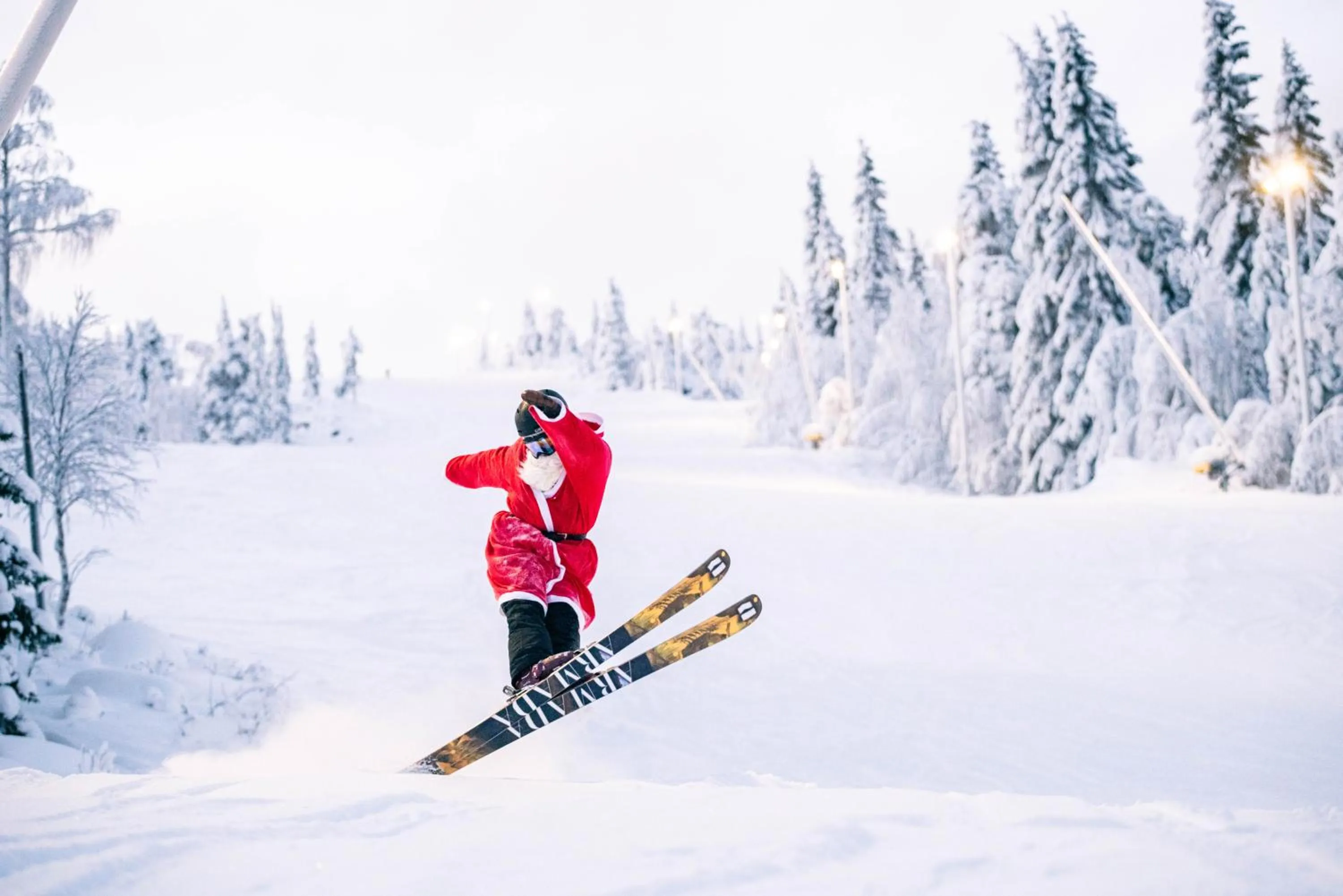 Skiing in Kuuru Tunturilaakso by Kide Hotel