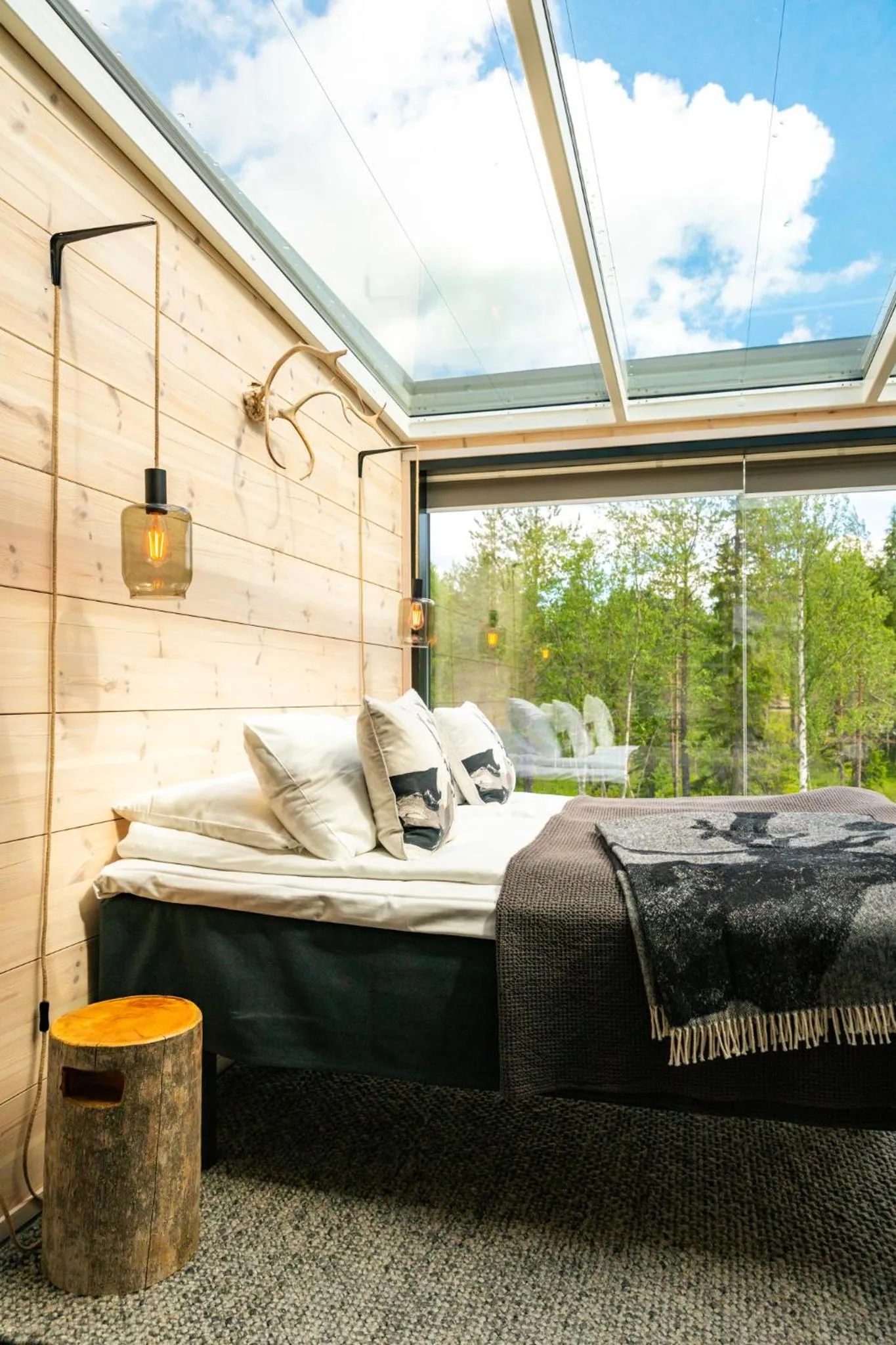 Bed in Kuuru Tunturilaakso by Kide Hotel