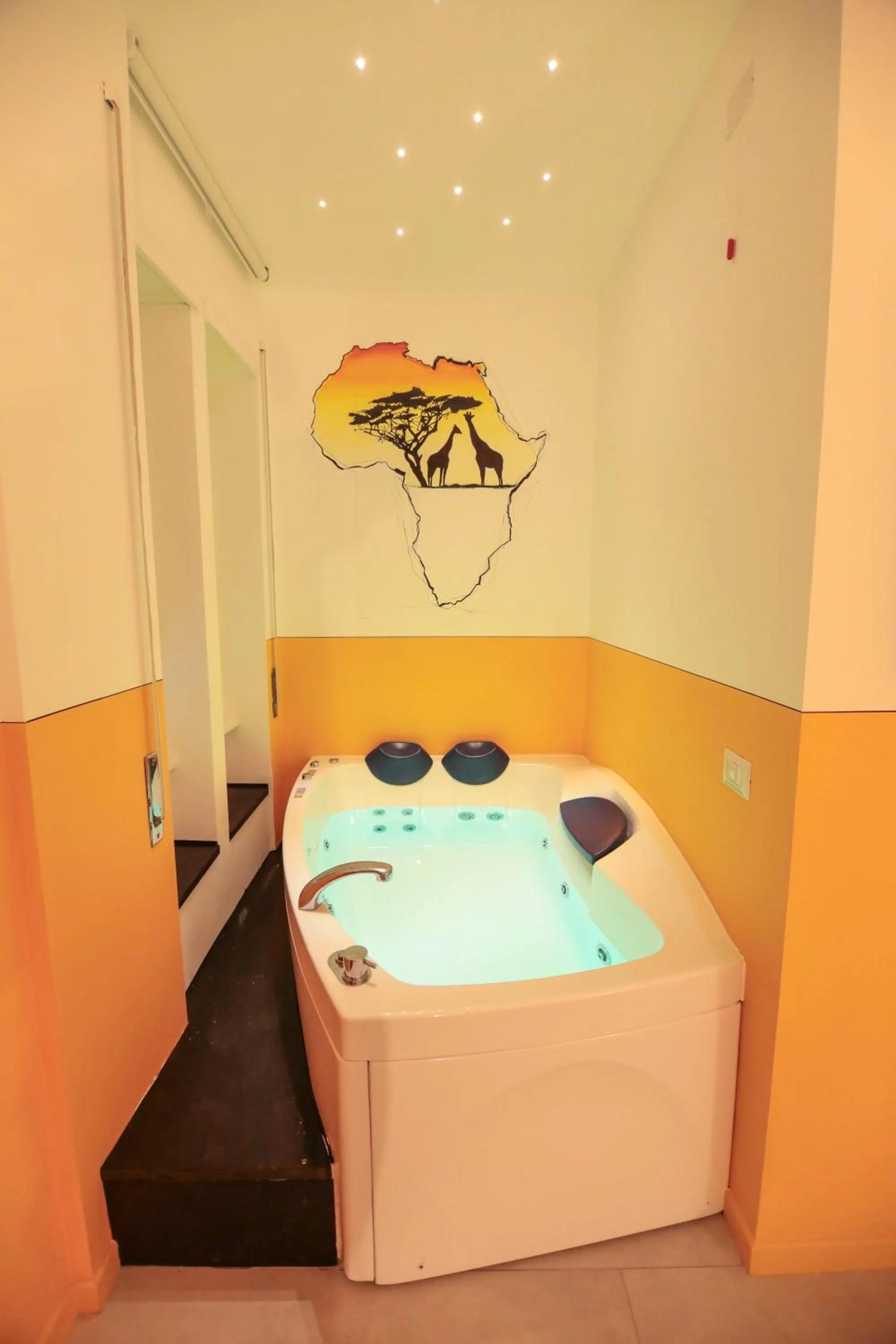 Hot Tub in O.Effe. Suites / Vatican