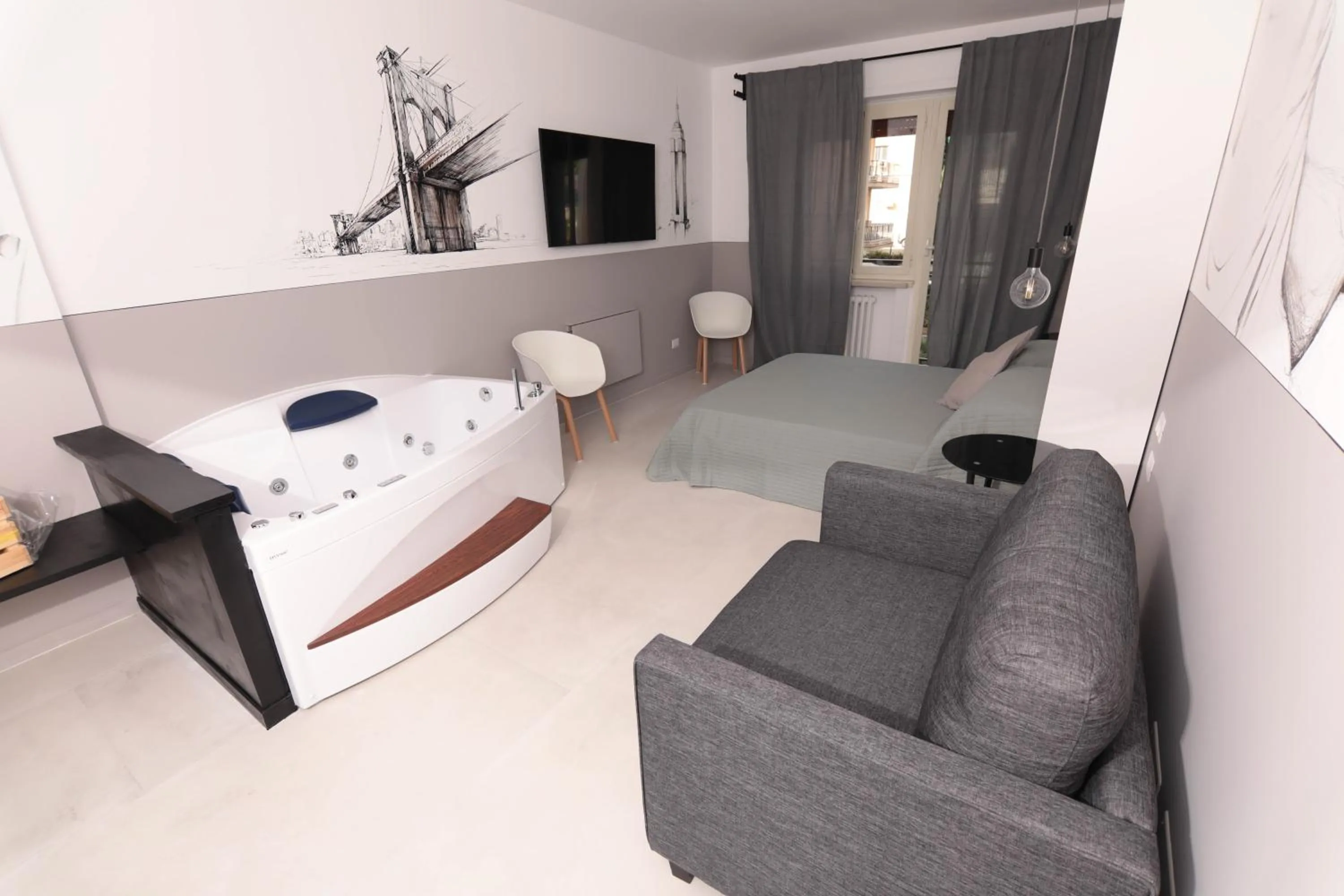 Hot Tub in O.Effe. Suites / Vatican