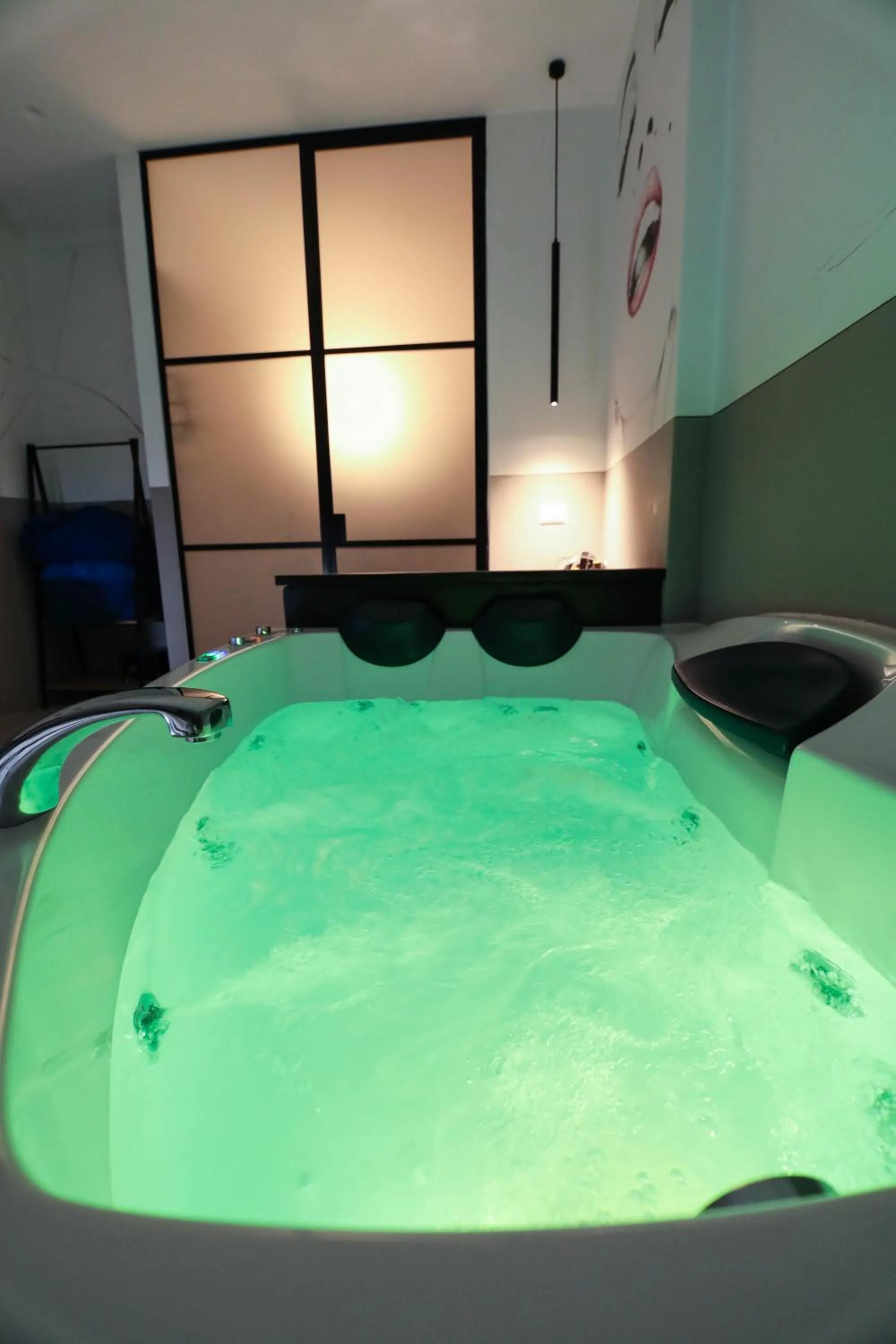 Hot Tub in O.Effe. Suites / Vatican