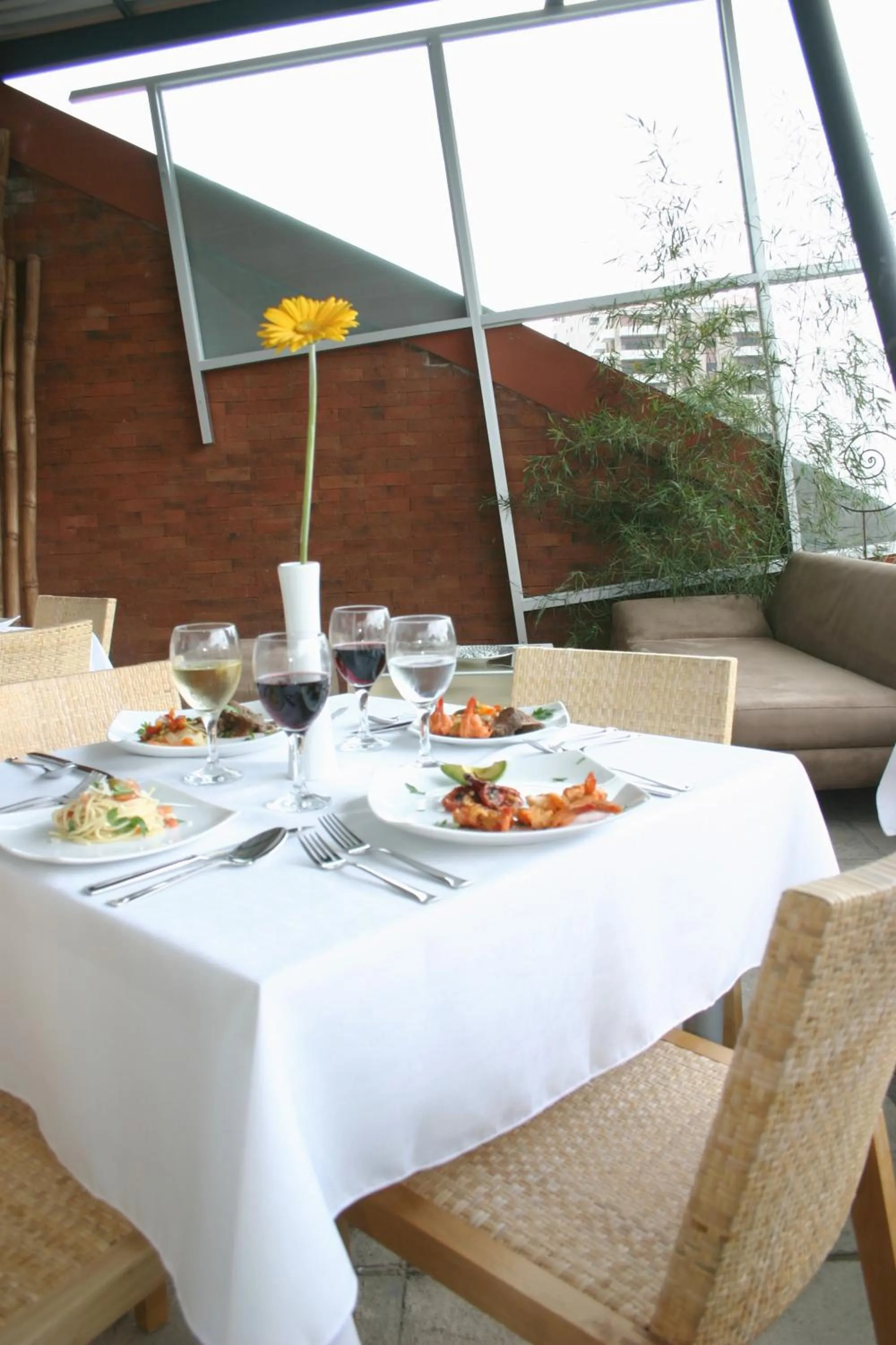 Restaurant/places to eat in Hotel Piedraluna