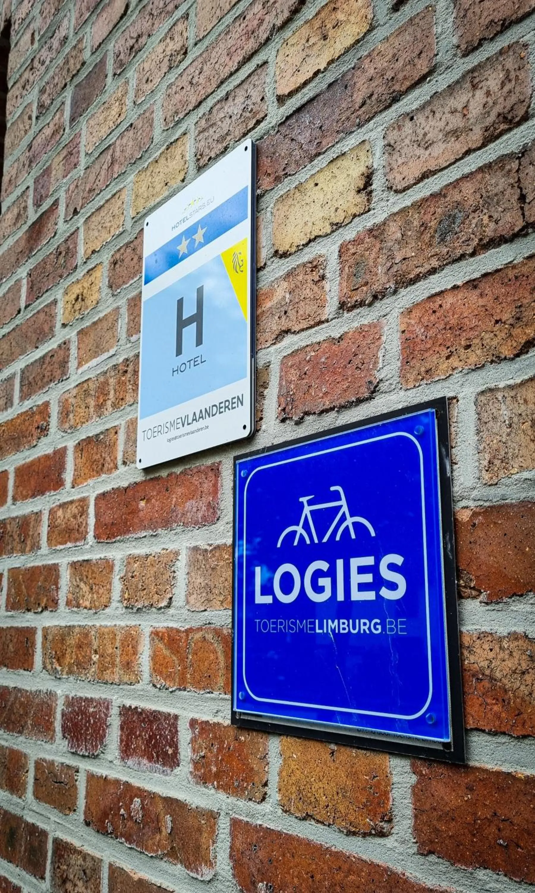 Logo/Certificate/Sign in Hotel De Schacht