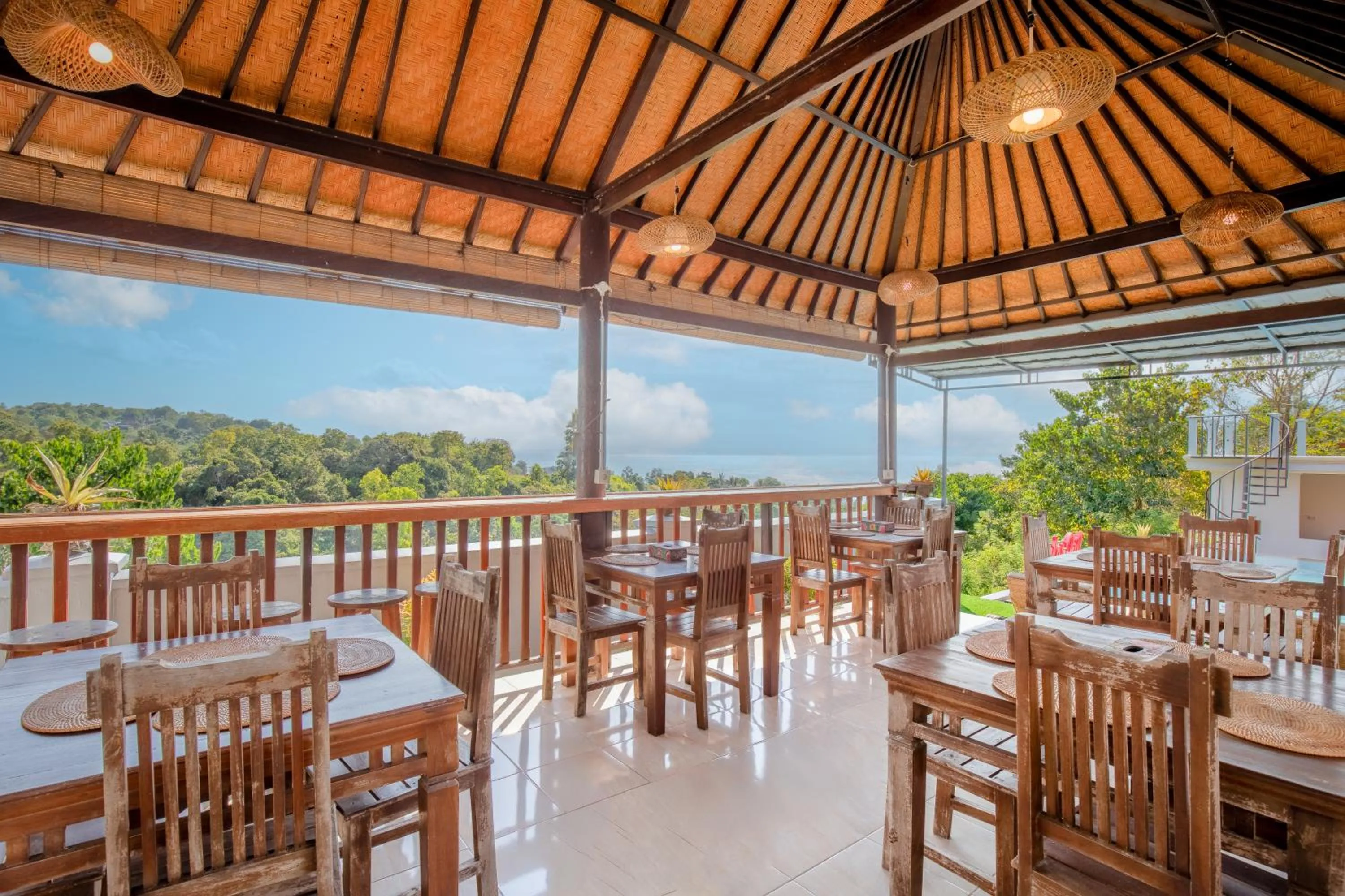 Restaurant/places to eat in Kaylas Hill Resort