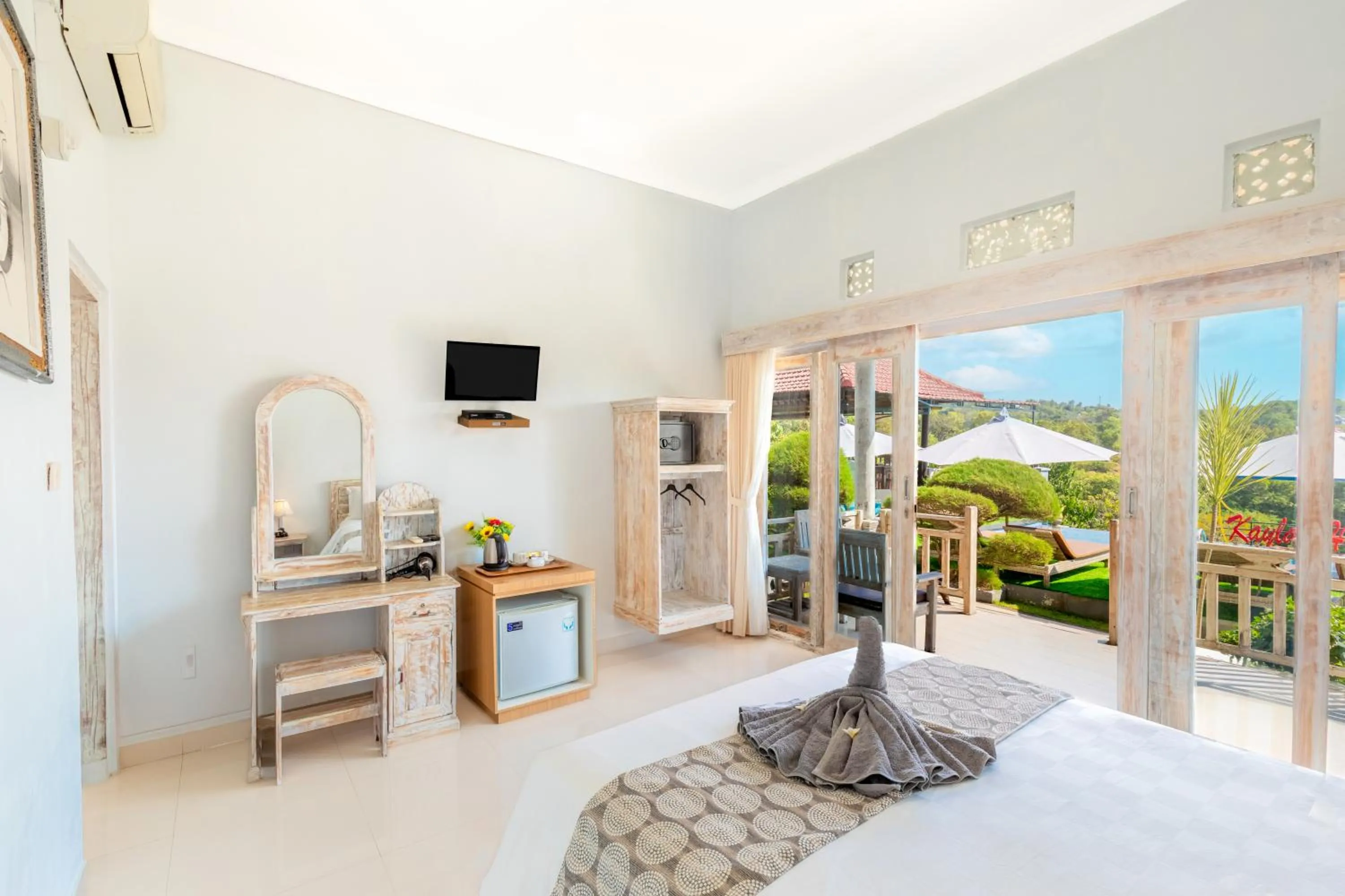 TV and multimedia, Bed in Kaylas Hill Resort