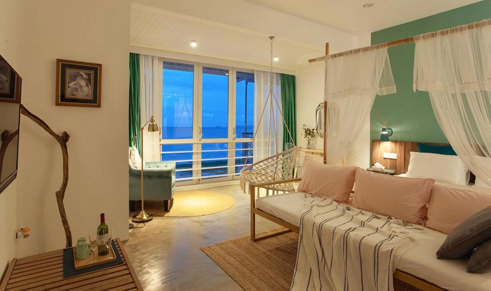 Bed in Smell rose beach garden花语海沙滩花园