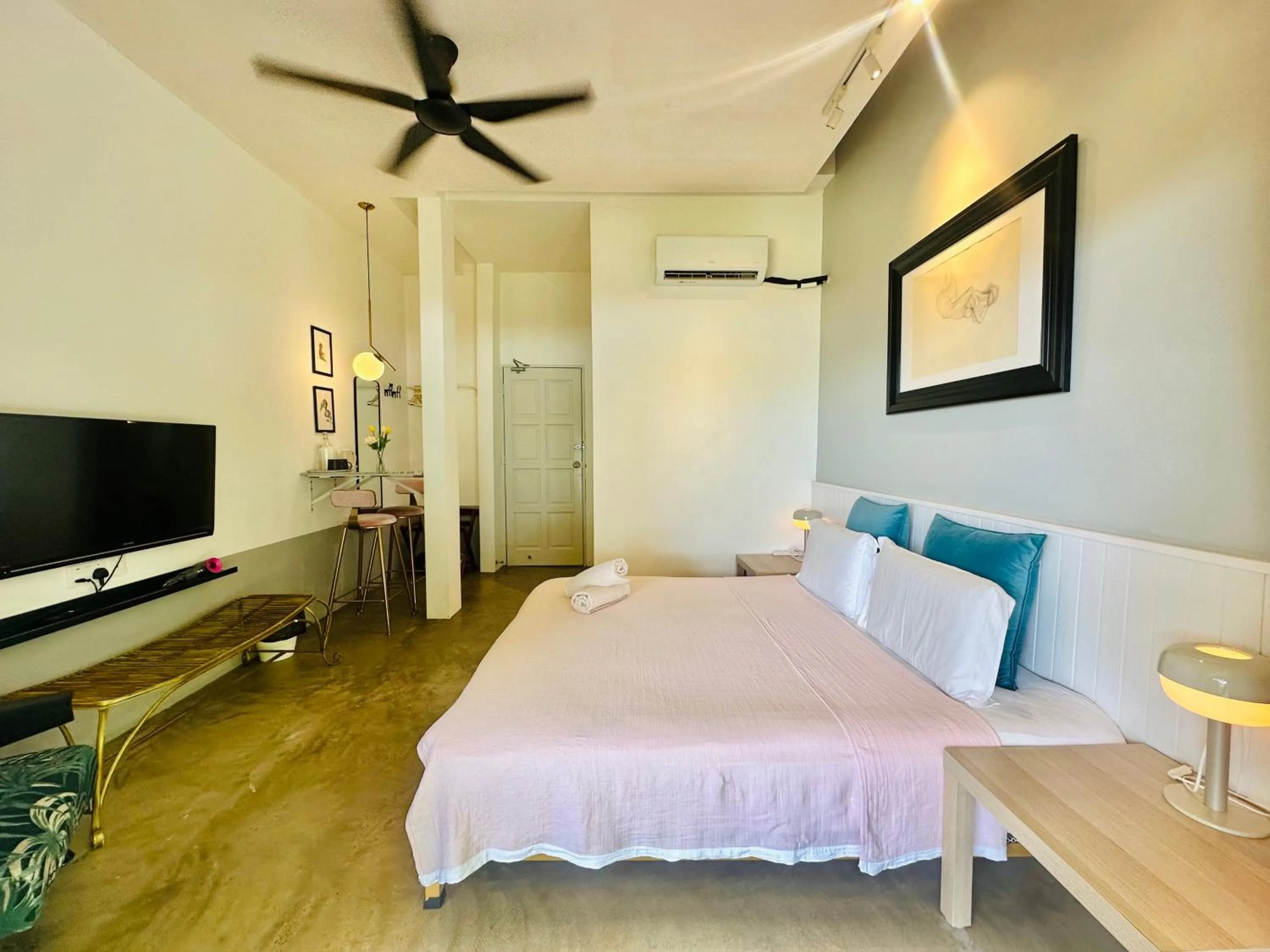 Bed in Smell rose beach garden花语海沙滩花园