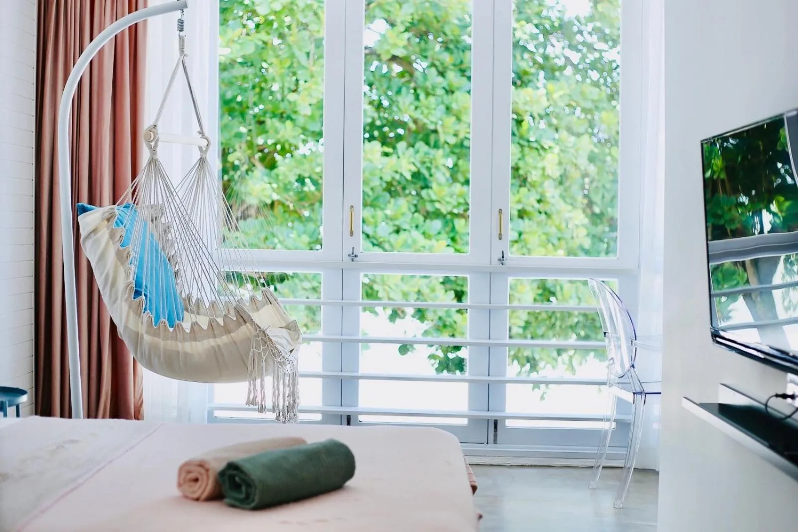 Bed in Smell rose beach garden花语海沙滩花园