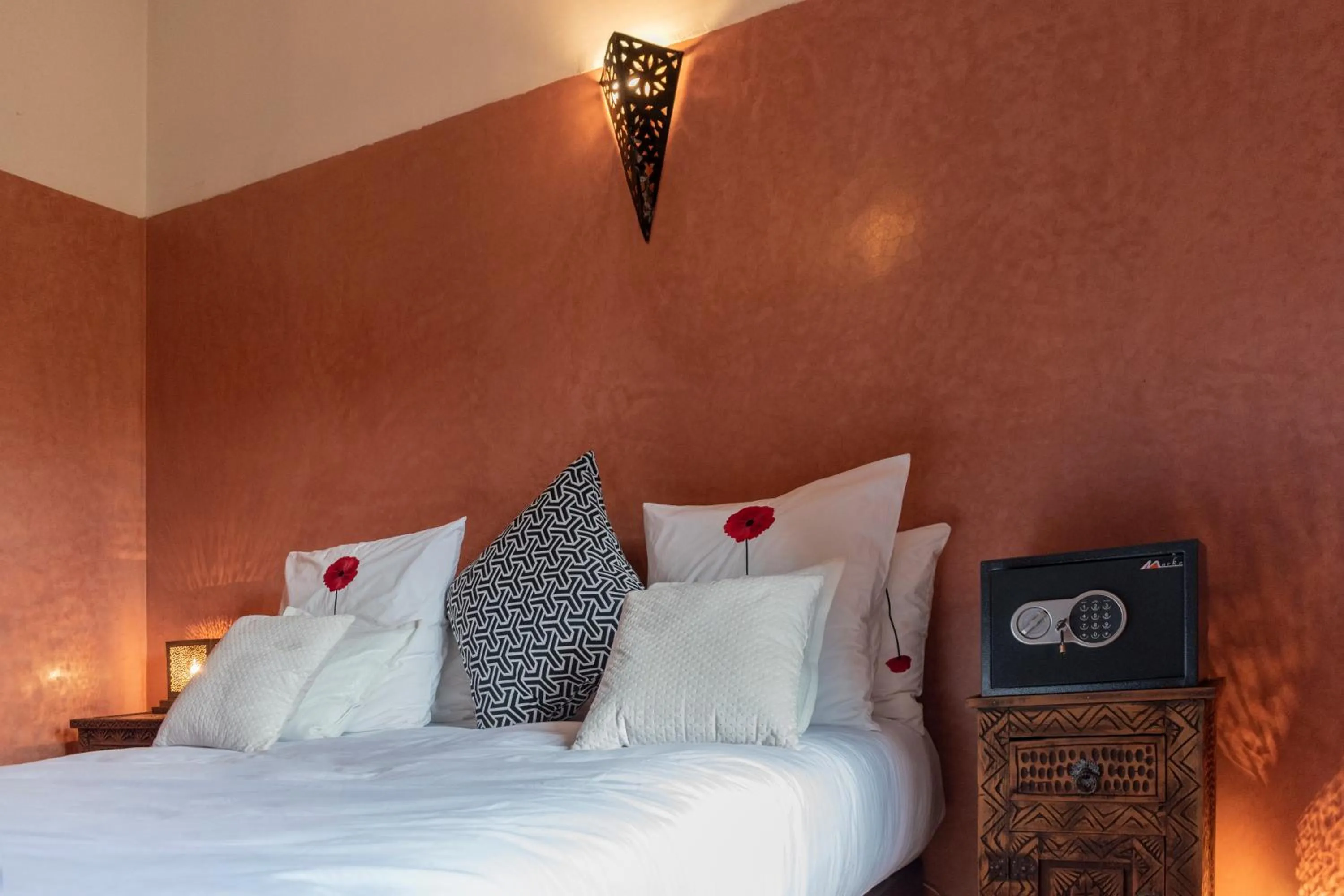 Bed in Villa Soraya Hammam & Jacuzzi