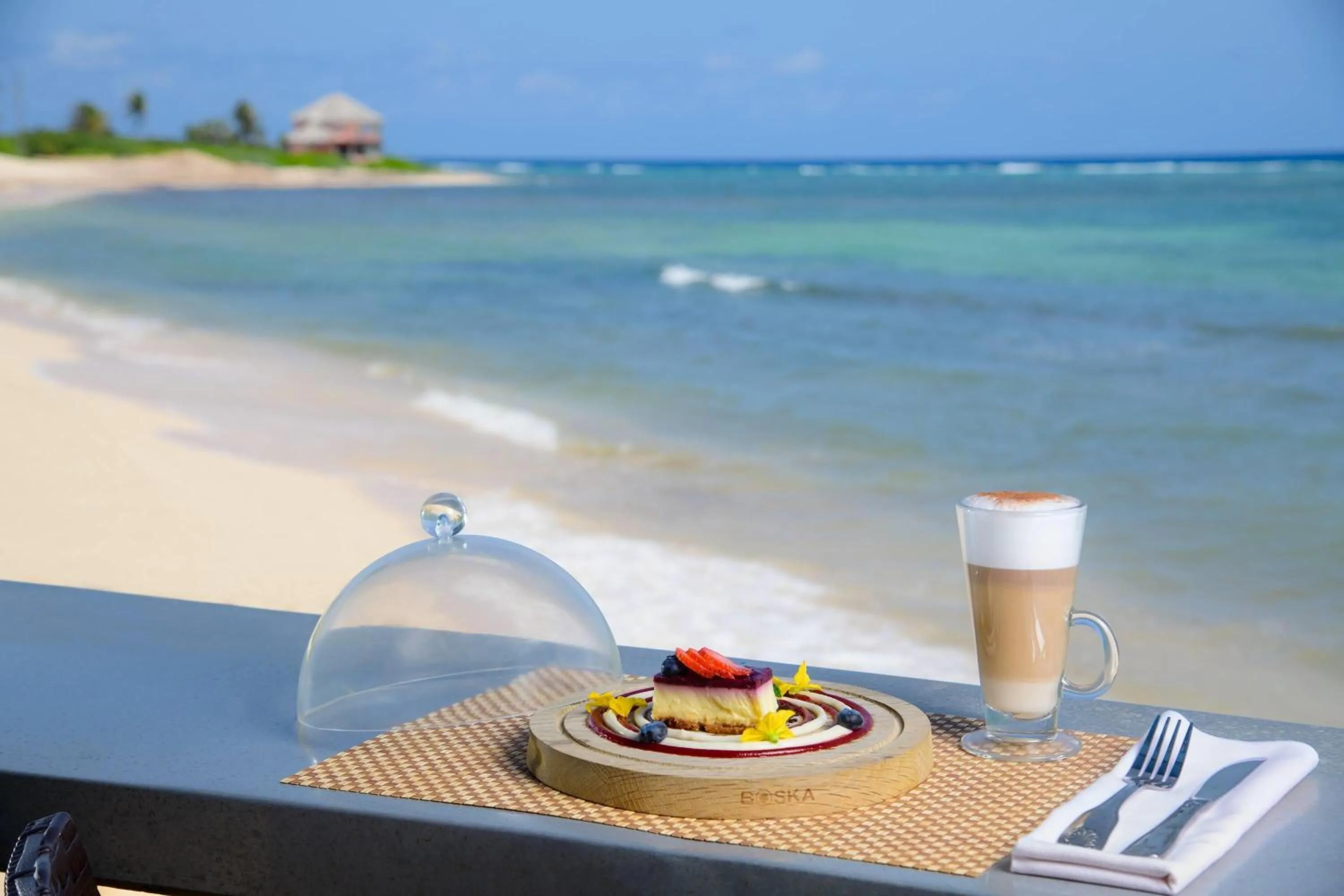 Lounge or bar in Wyndham Reef Resort, Grand Cayman