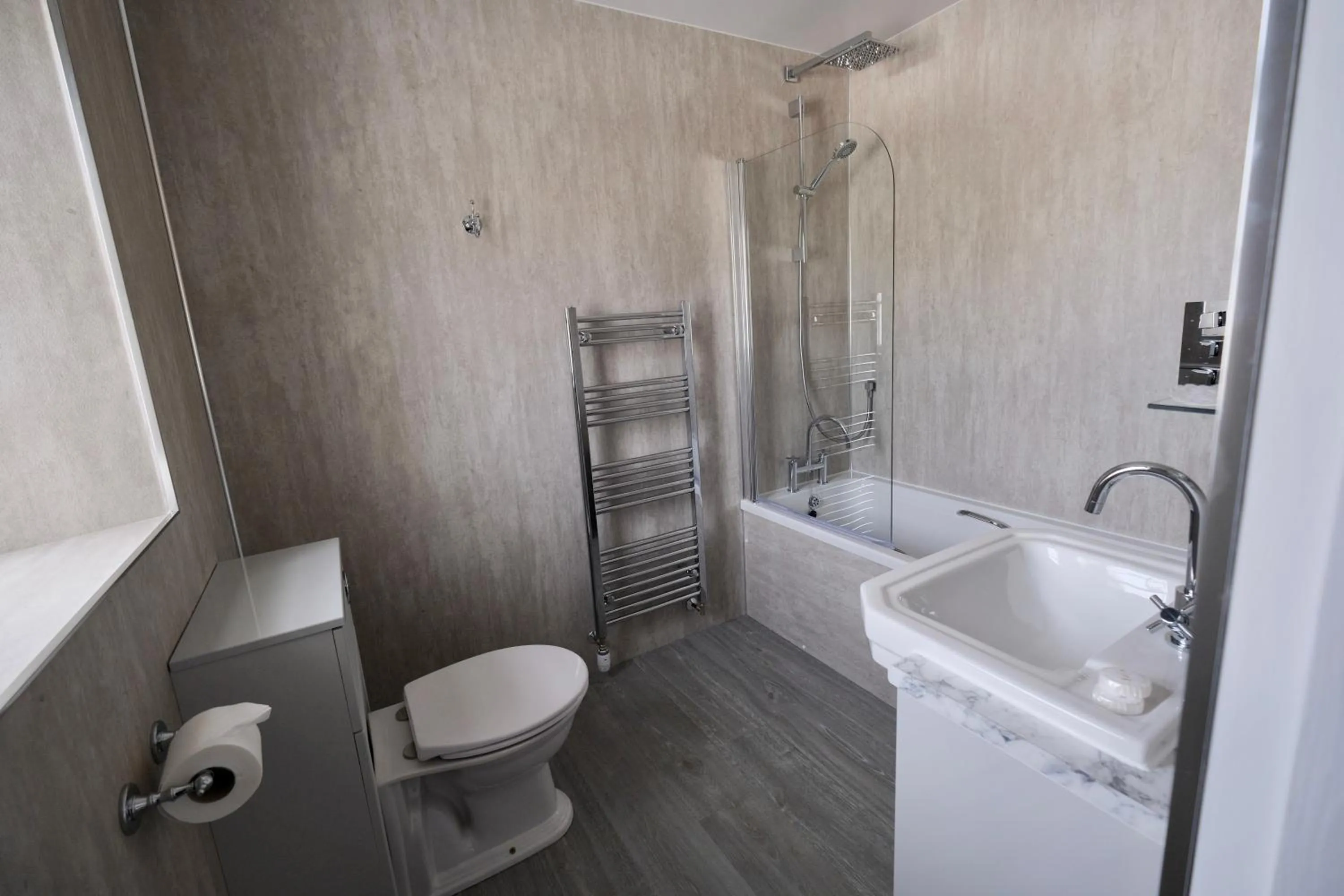 Bathroom in Fife Lodge Hotel