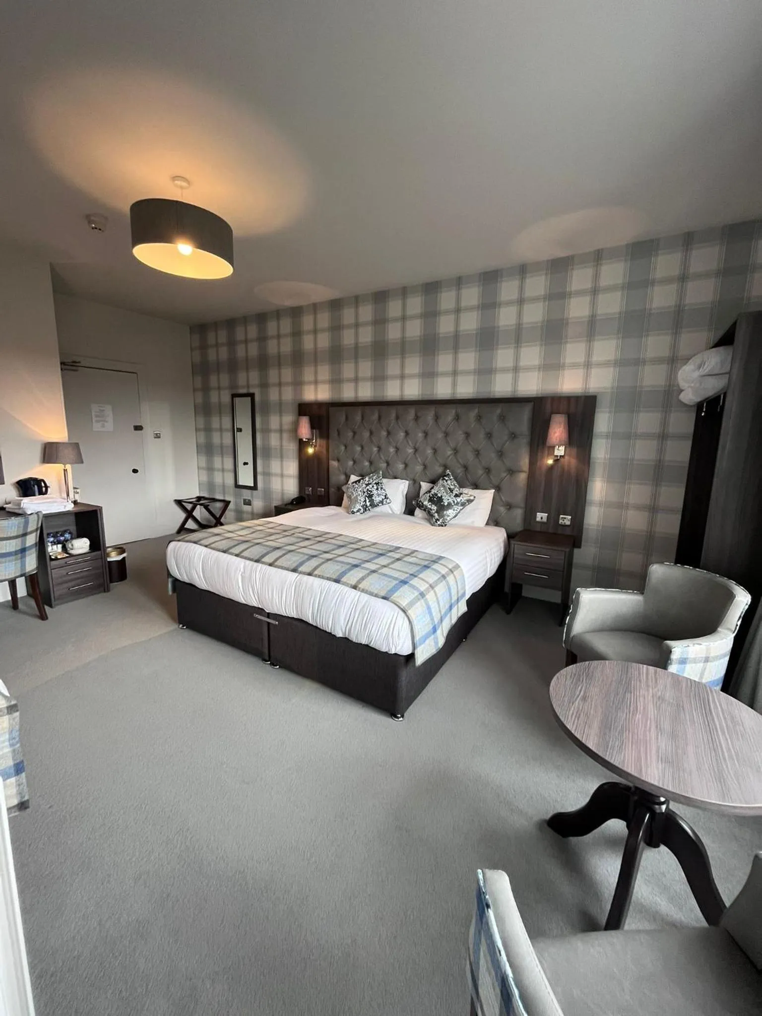 Bedroom, Bed in Fife Lodge Hotel