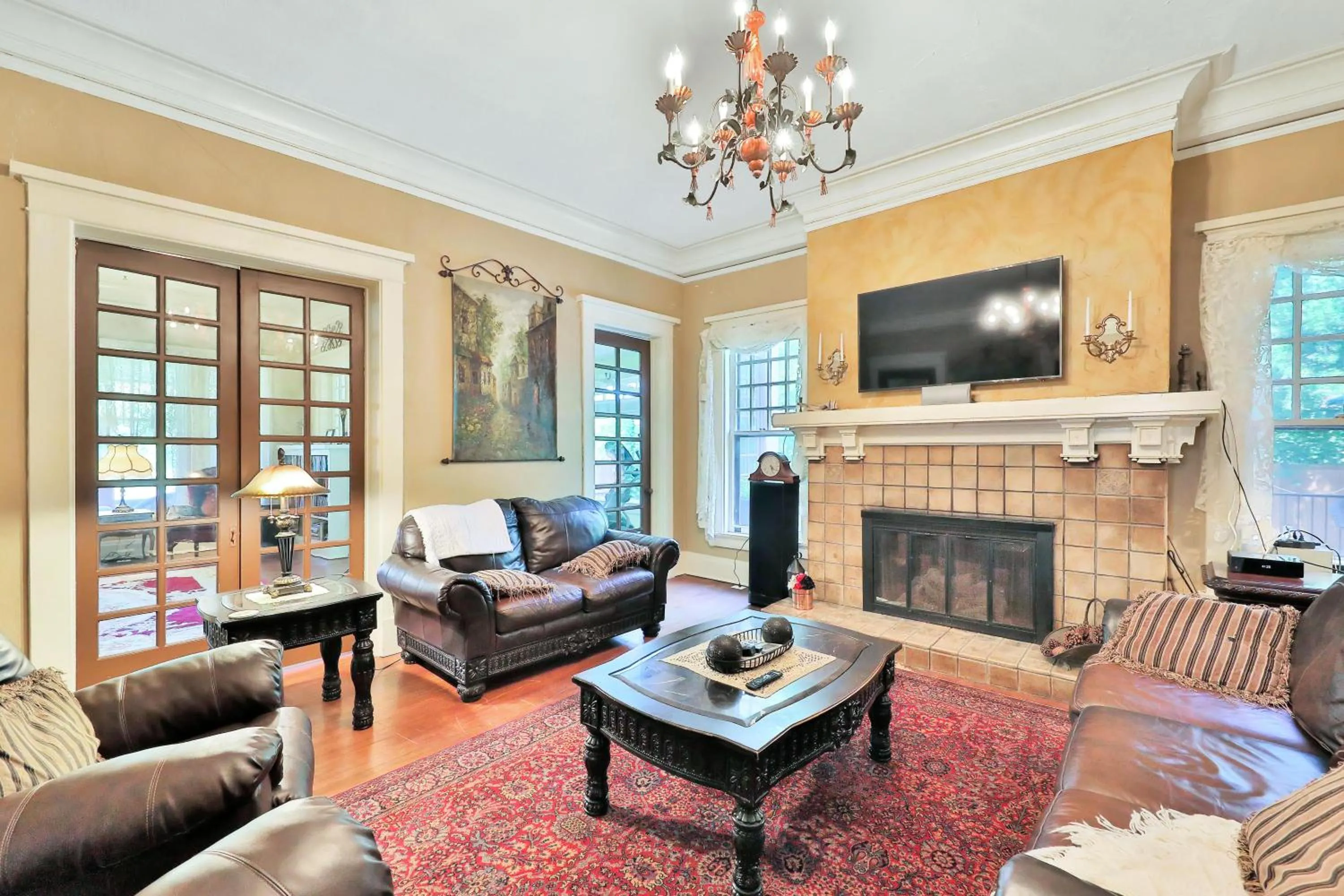 Communal lounge/ TV room in The Lancaster Manor Bed and Breakfast