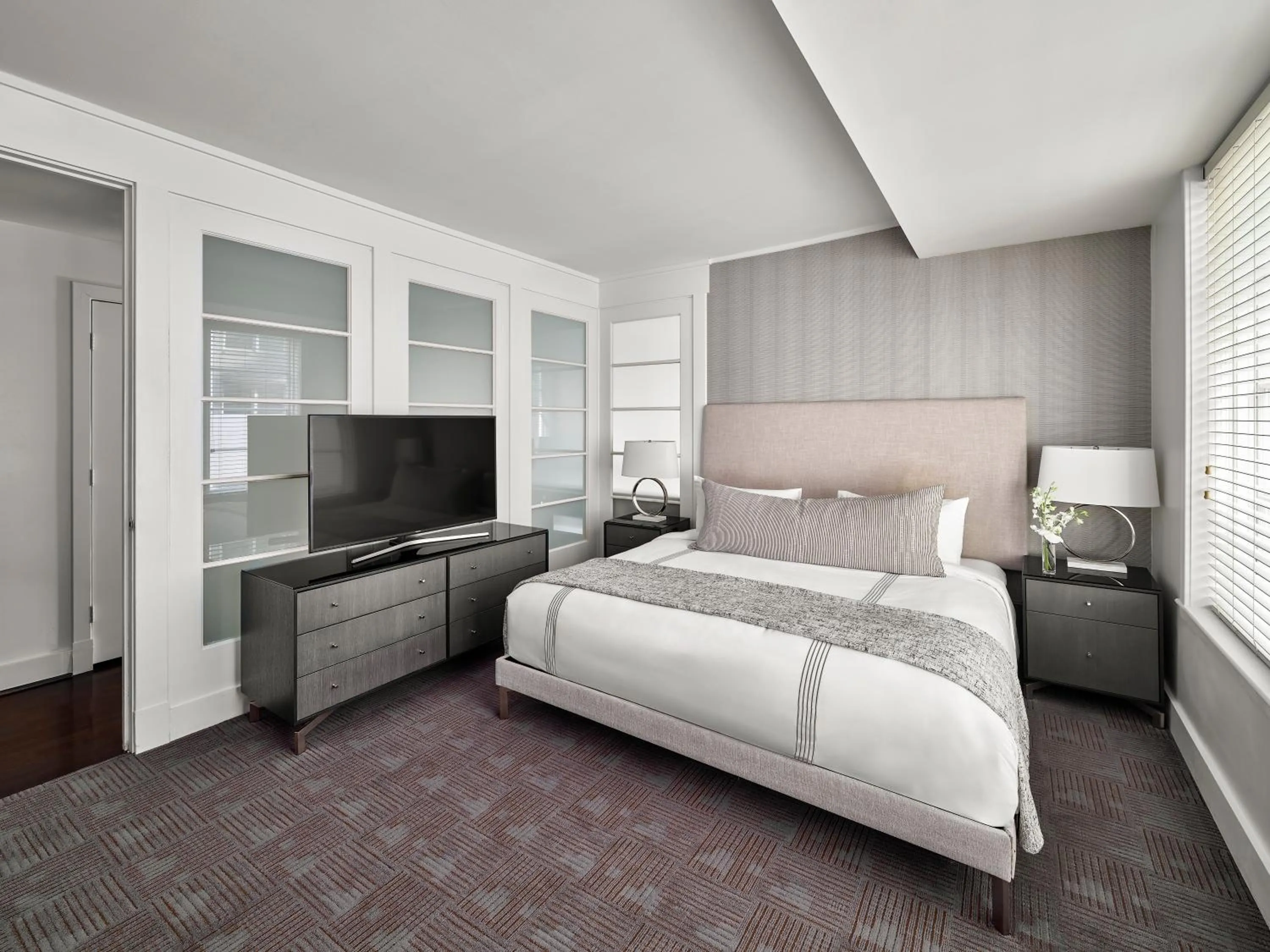 Bedroom, Bed in AKA White House