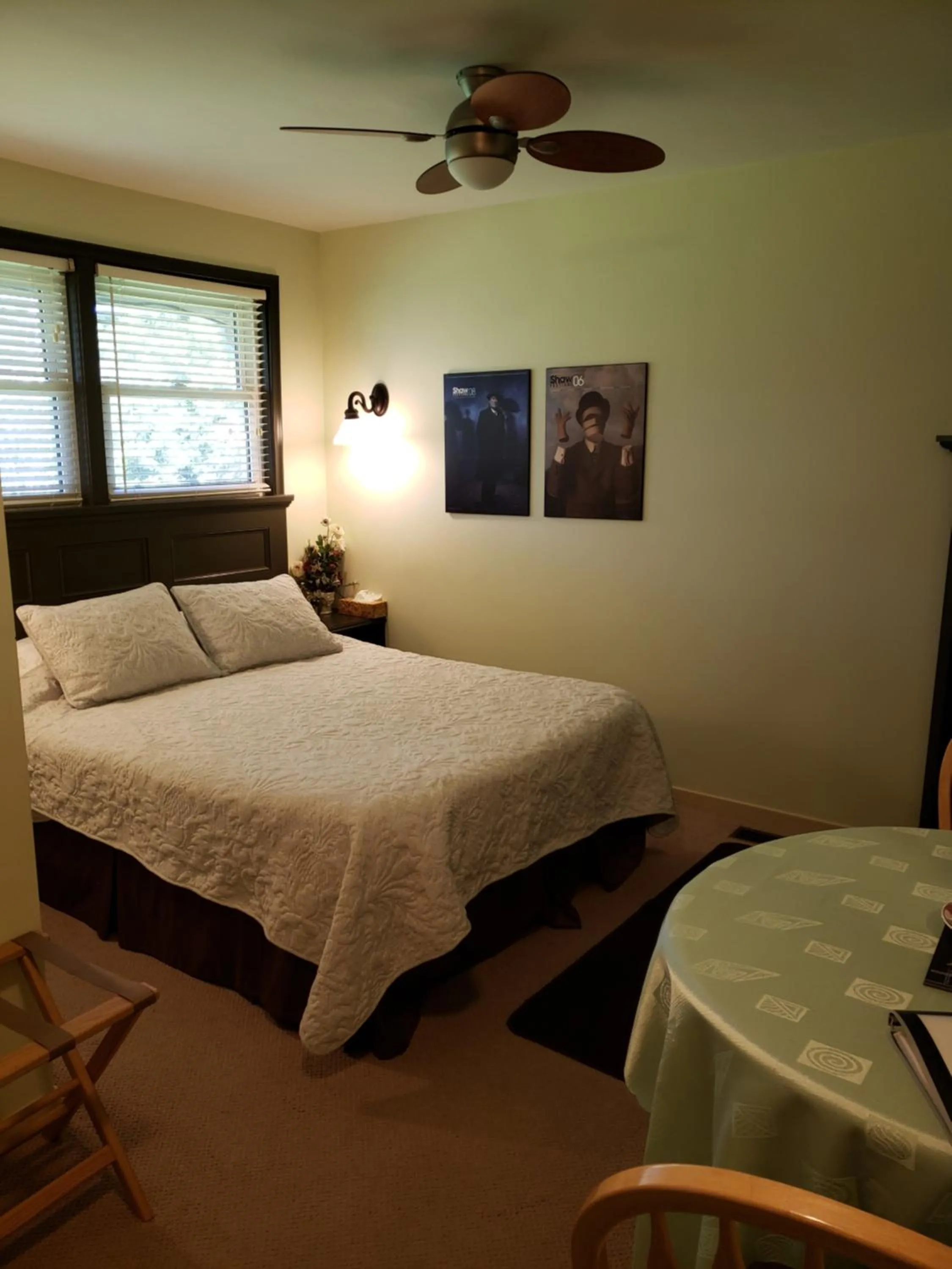 Deluxe Queen Suite in 627 on King B&B