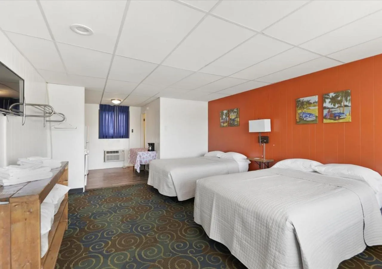 Kitchen or kitchenette in Blue Wave Inn - Ocean City