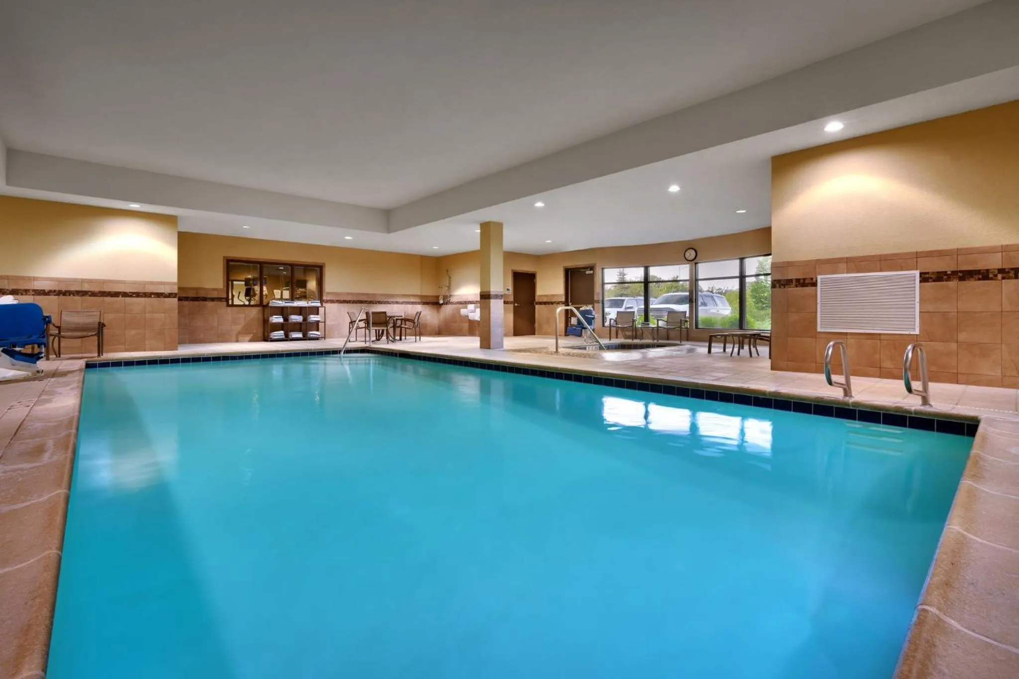 Swimming pool in Holiday Inn Express Hotel & Suites Butte by IHG