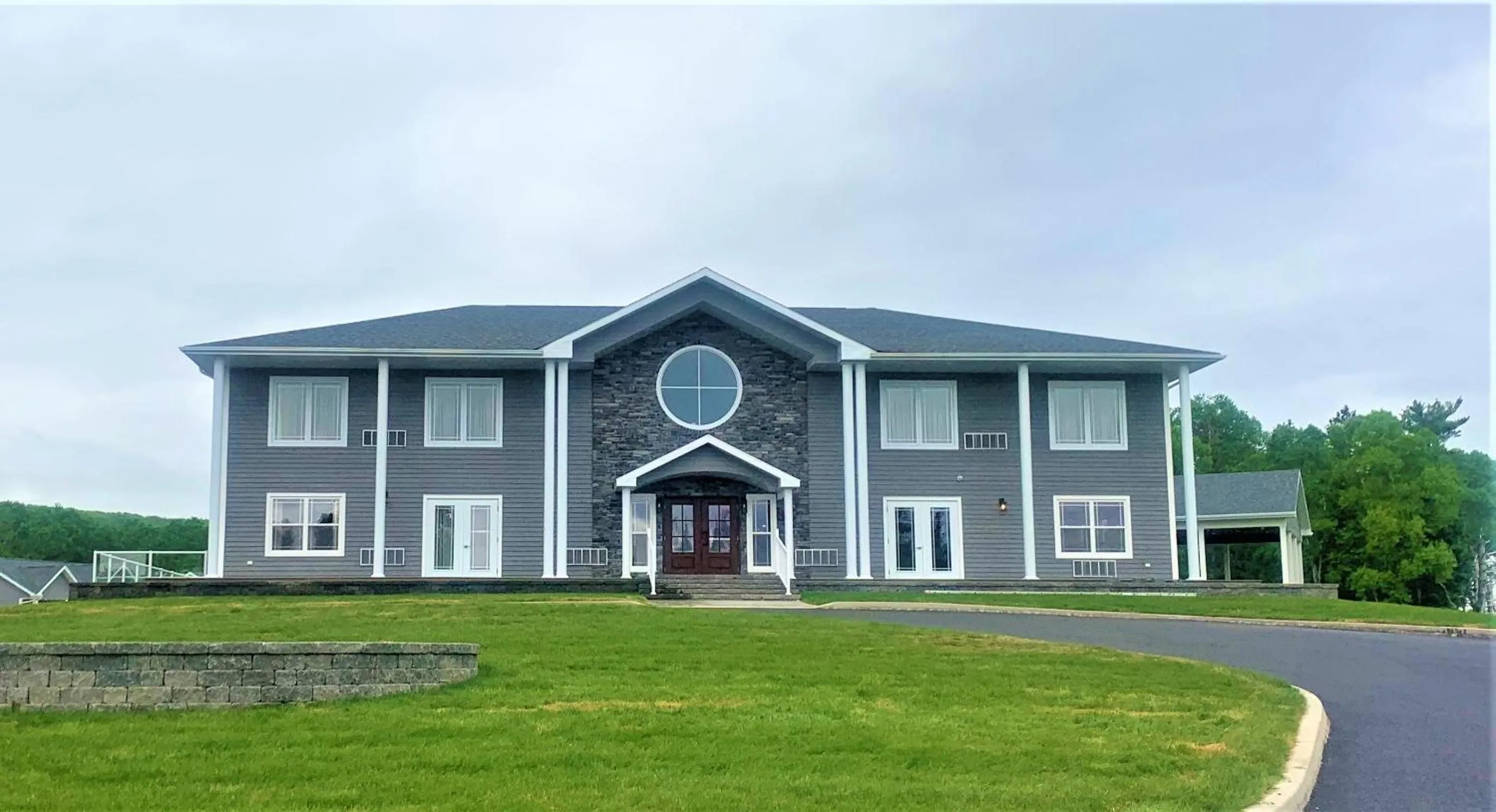Property building in The Lakes at Ben Eoin Golf Club & Resort