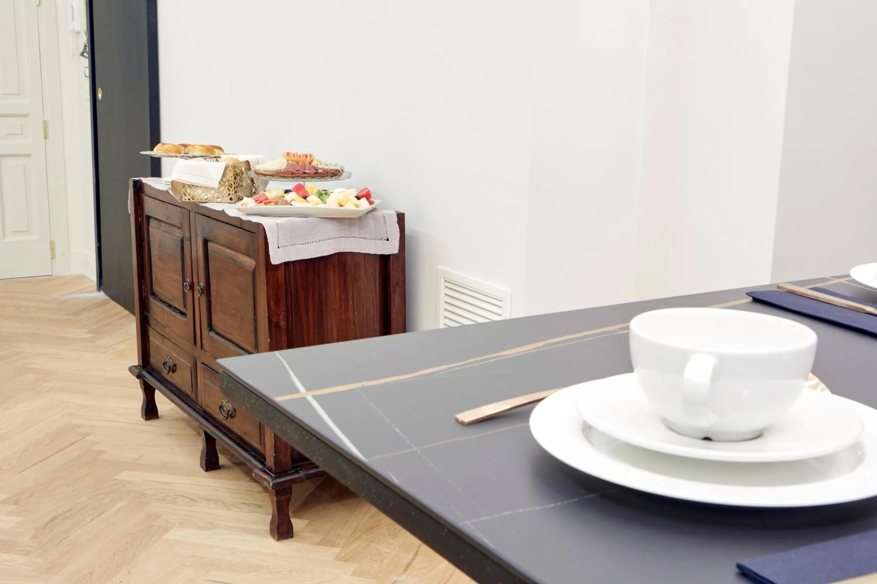 Buffet breakfast in Casa Vittoria Napoli - Santa Lucia